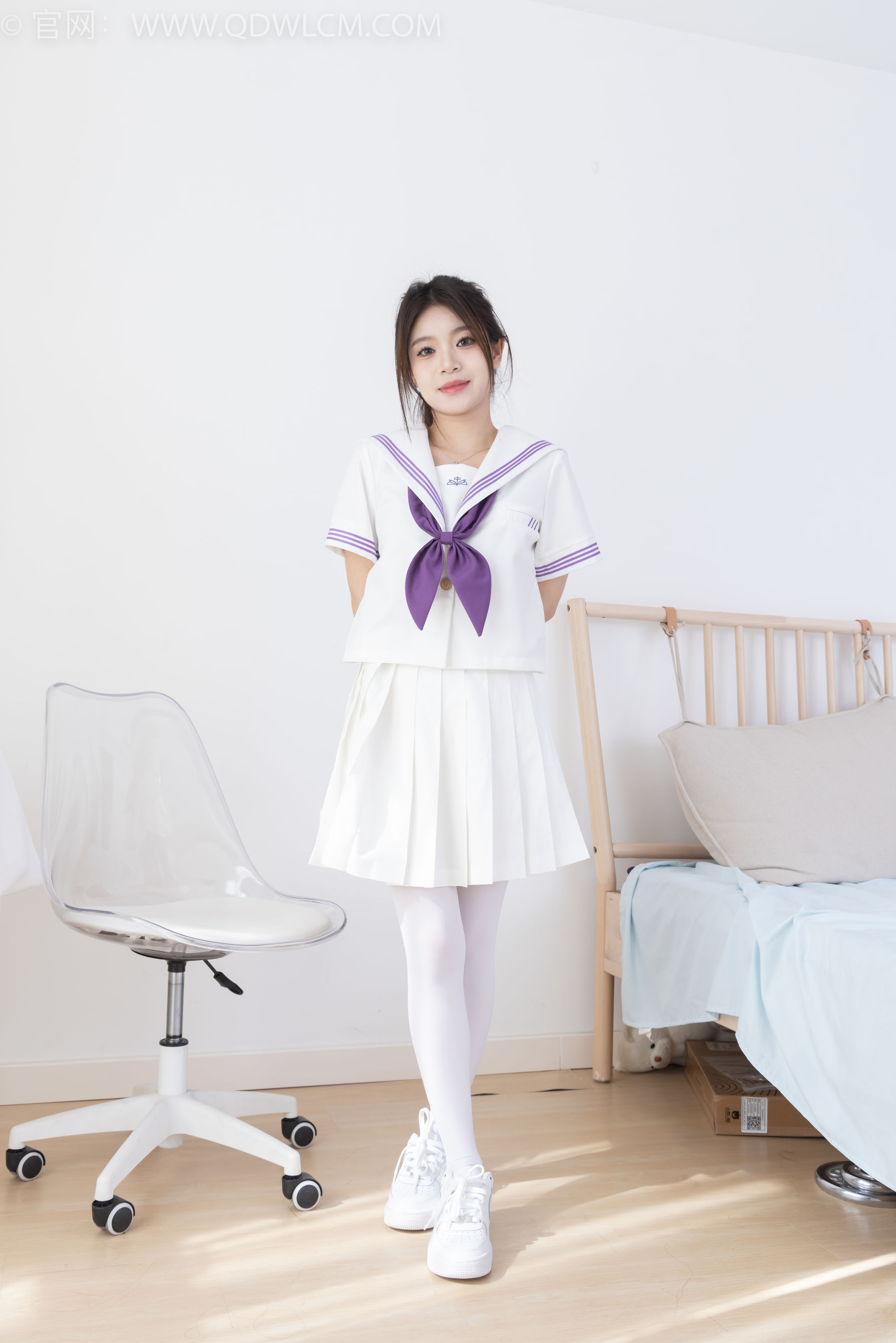 物恋传媒 No.2317 闪闪 - 板鞋、厚白丝、jk制服/(160P)