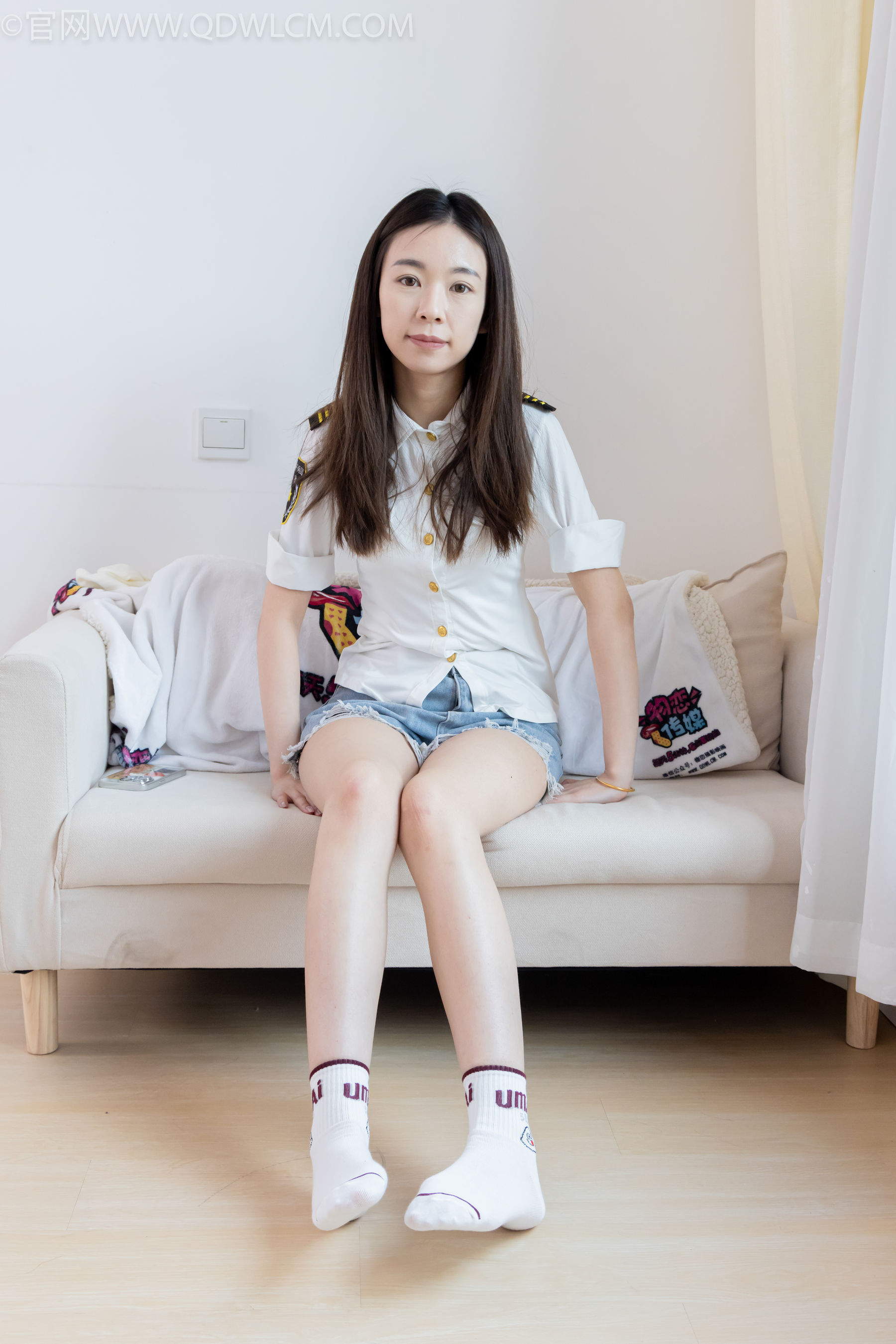 物恋传媒 No.2309 婷婷 - 高跟长靴、白棉袜、裸足/(173P)