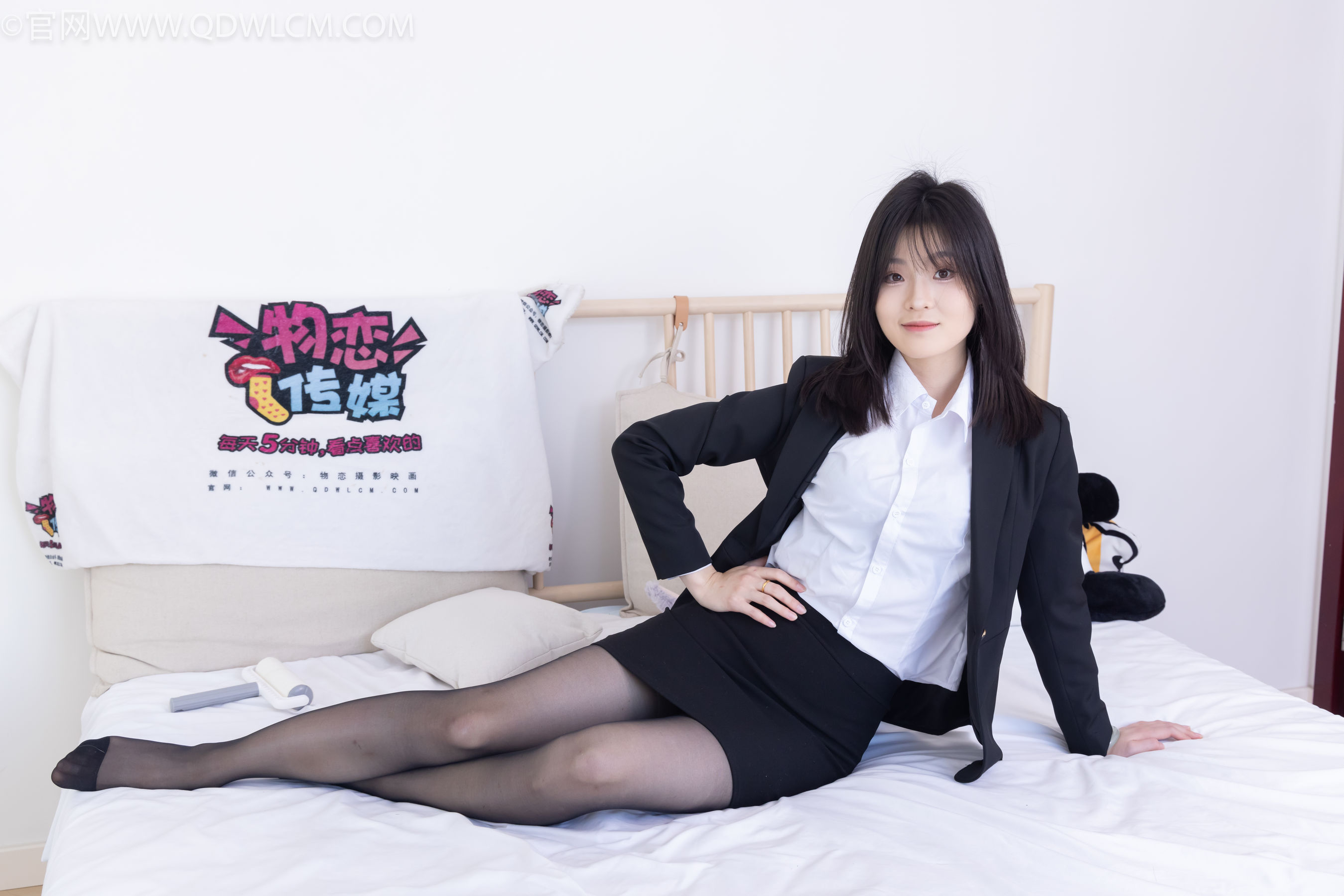 物恋传媒 No.2306 青柠 - 高跟长靴、薄黑丝、ol制服/(260P)