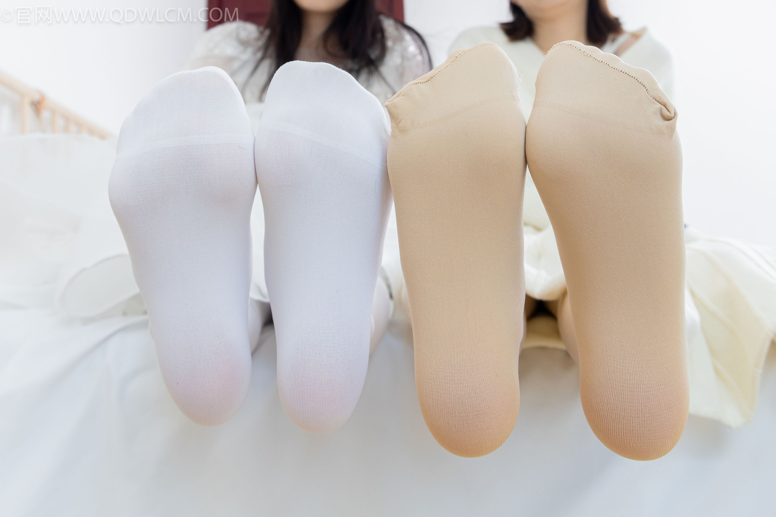 物恋传媒 No.2308 茯苓&欢欢 - 高跟鞋、马丁靴、厚白丝、厚肉丝、瑜伽动作、婚纱/(154P)