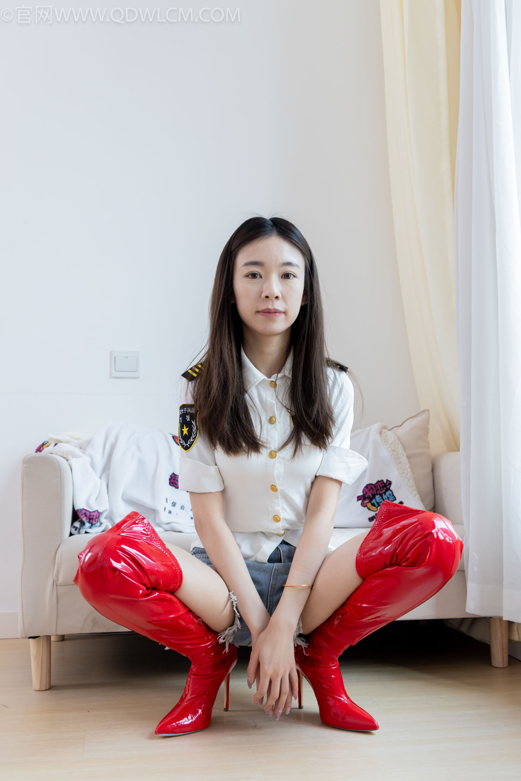 物恋传媒 No.2309 婷婷 - 高跟长靴、白棉袜、裸足/(173P)