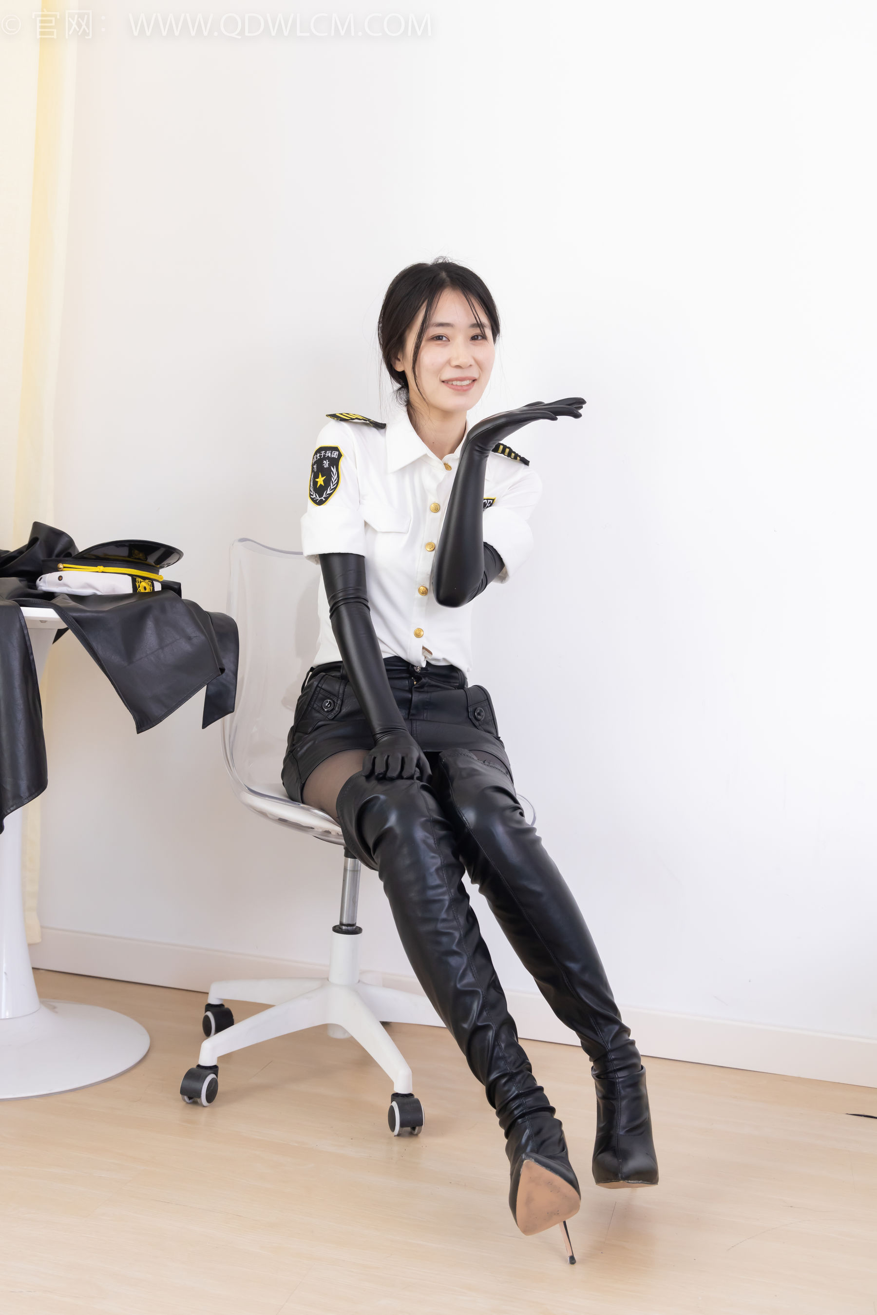 物恋传媒 No.2315 菜菜 - 高跟长靴、薄黑丝/(160P)