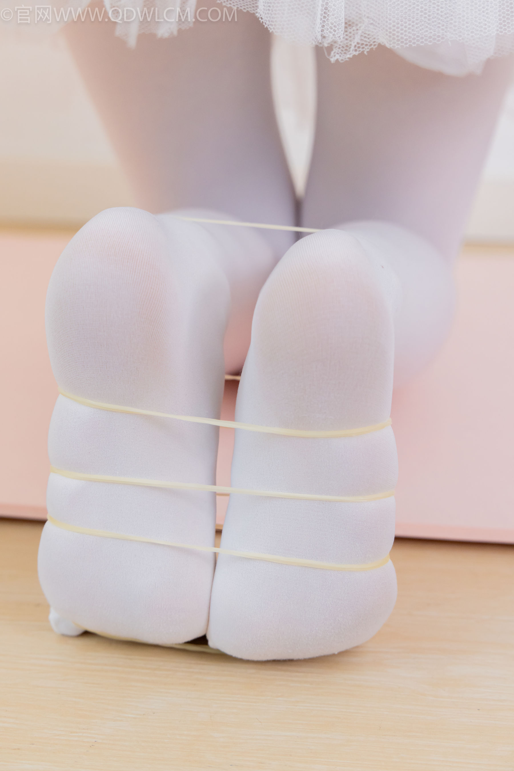 物恋传媒 No.2307 泡泡 - 芭蕾鞋、厚白丝、芭蕾动作、皮筋绑脚剧情/(166P)