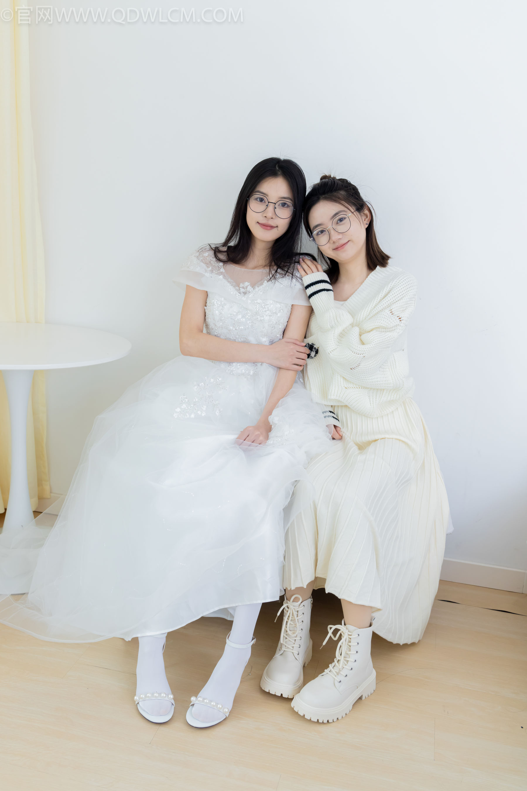 物恋传媒 No.2308 茯苓&欢欢 - 高跟鞋、马丁靴、厚白丝、厚肉丝、瑜伽动作、婚纱/(154P)