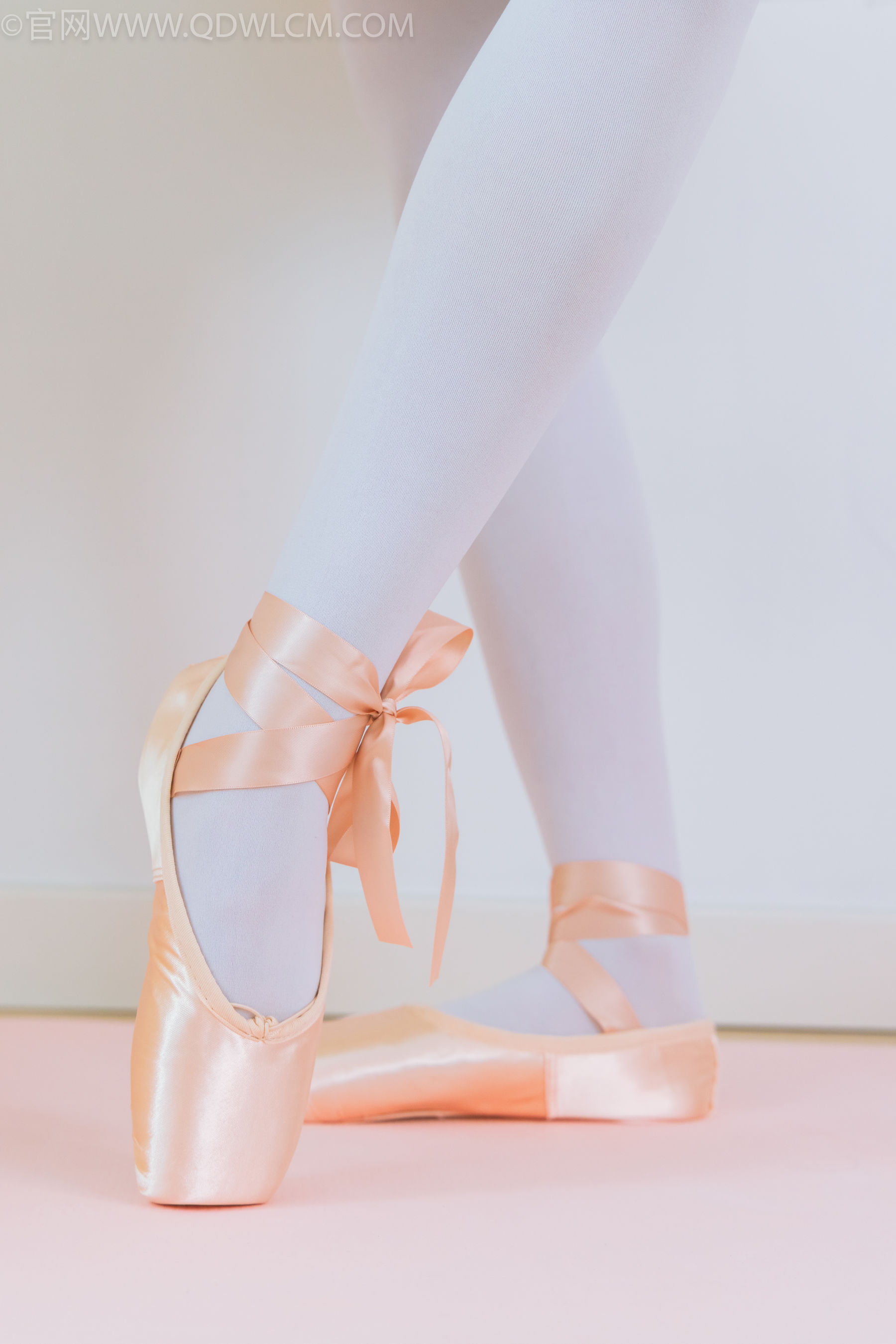 物恋传媒 No.2307 泡泡 - 芭蕾鞋、厚白丝、芭蕾动作、皮筋绑脚剧情/(166P)