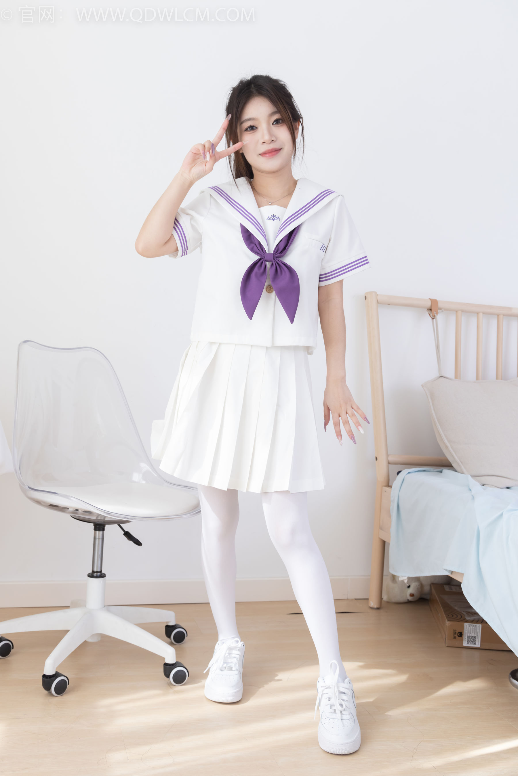 物恋传媒 No.2317 闪闪 - 板鞋、厚白丝、jk制服/(160P)