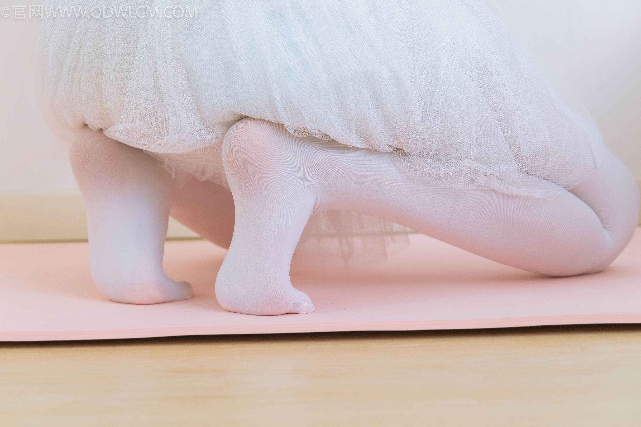 物恋传媒 No.2307 泡泡 - 芭蕾鞋、厚白丝、芭蕾动作、皮筋绑脚剧情/(166P)