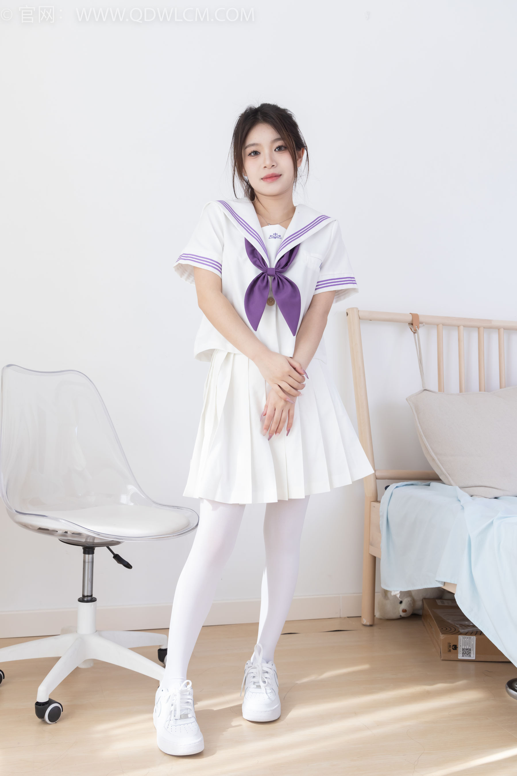 物恋传媒 No.2317 闪闪 - 板鞋、厚白丝、jk制服/(160P)