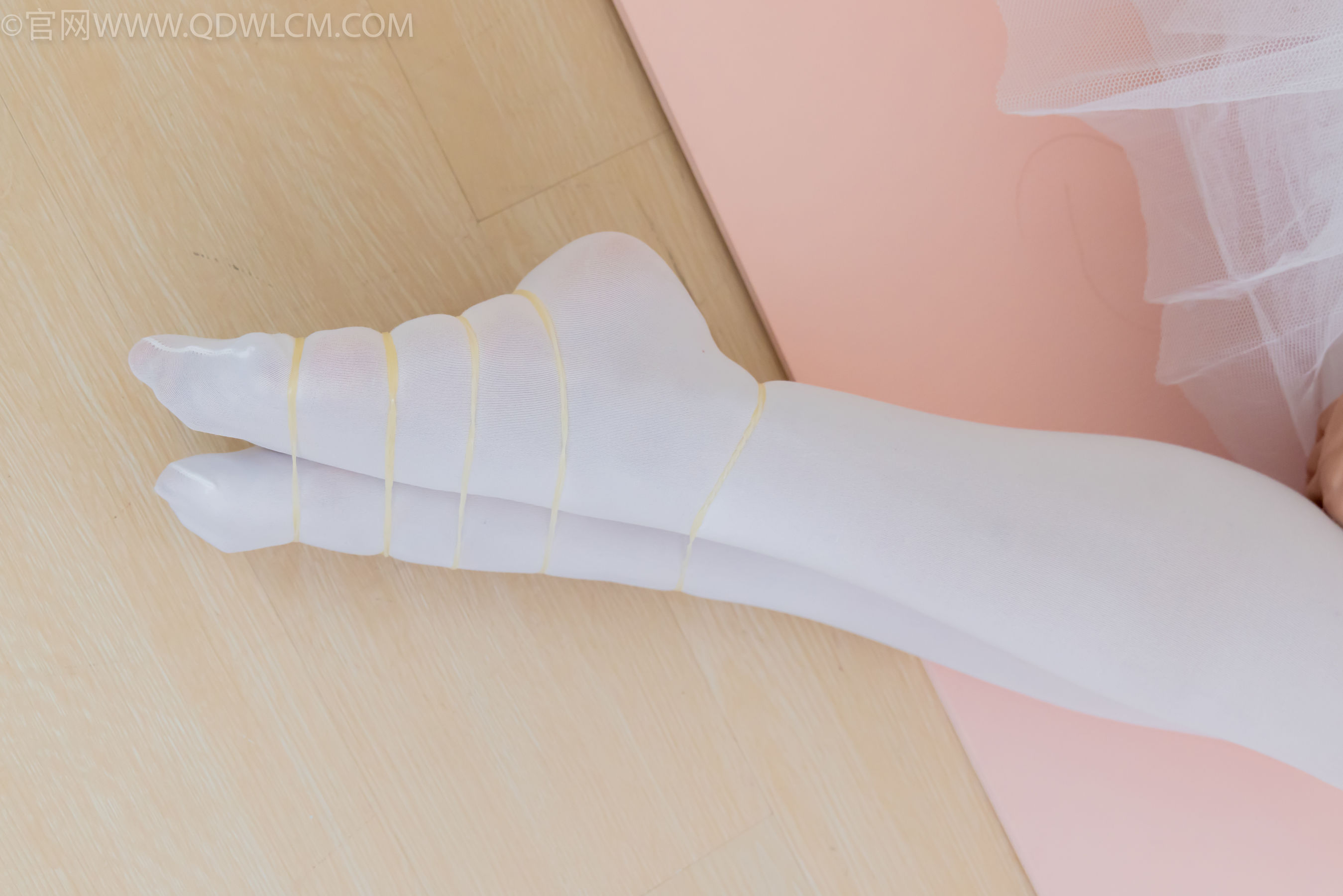 物恋传媒 No.2307 泡泡 - 芭蕾鞋、厚白丝、芭蕾动作、皮筋绑脚剧情/(166P)