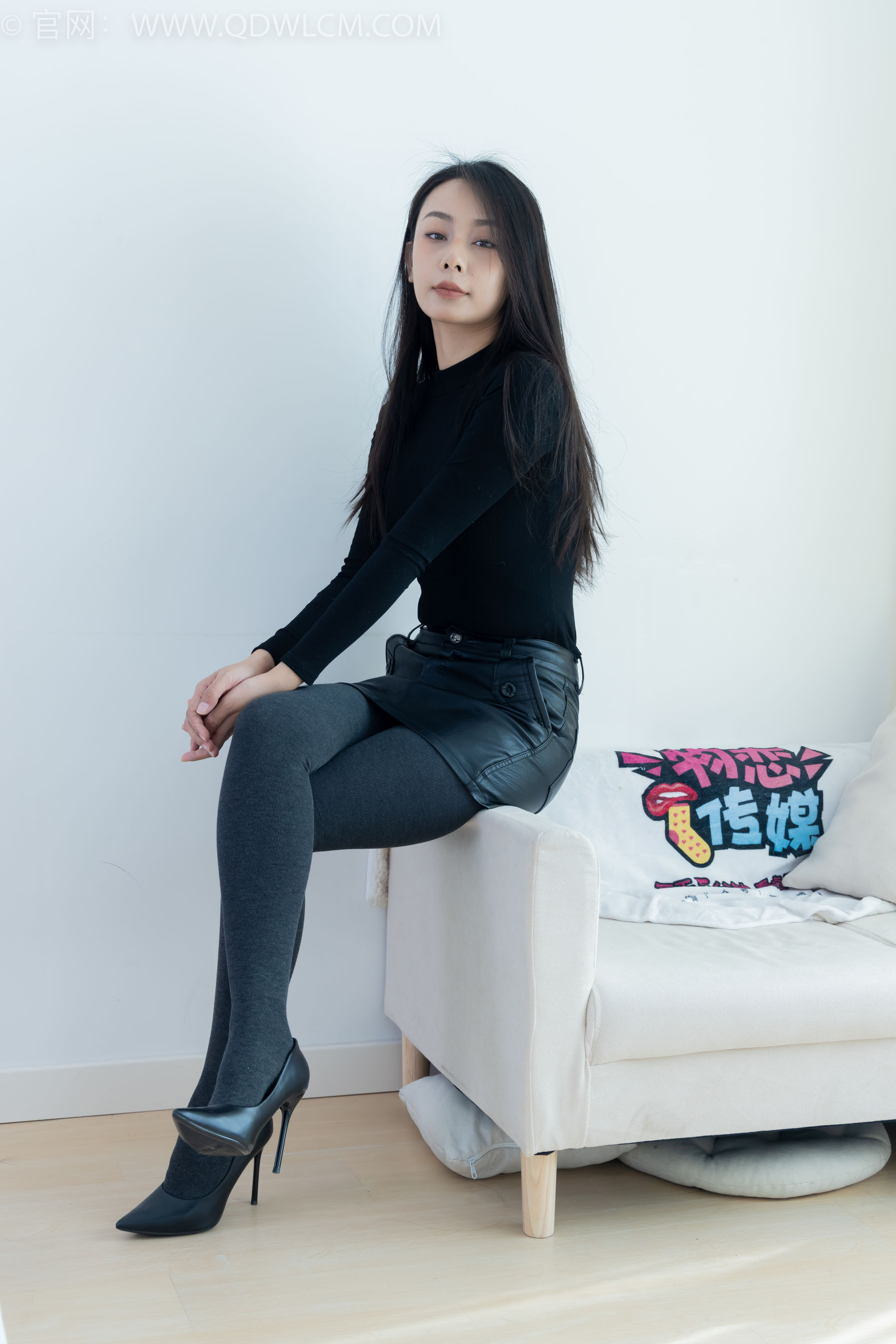 物恋传媒 No.2313 岚岚 - 高跟鞋、厚灰丝/(180P)