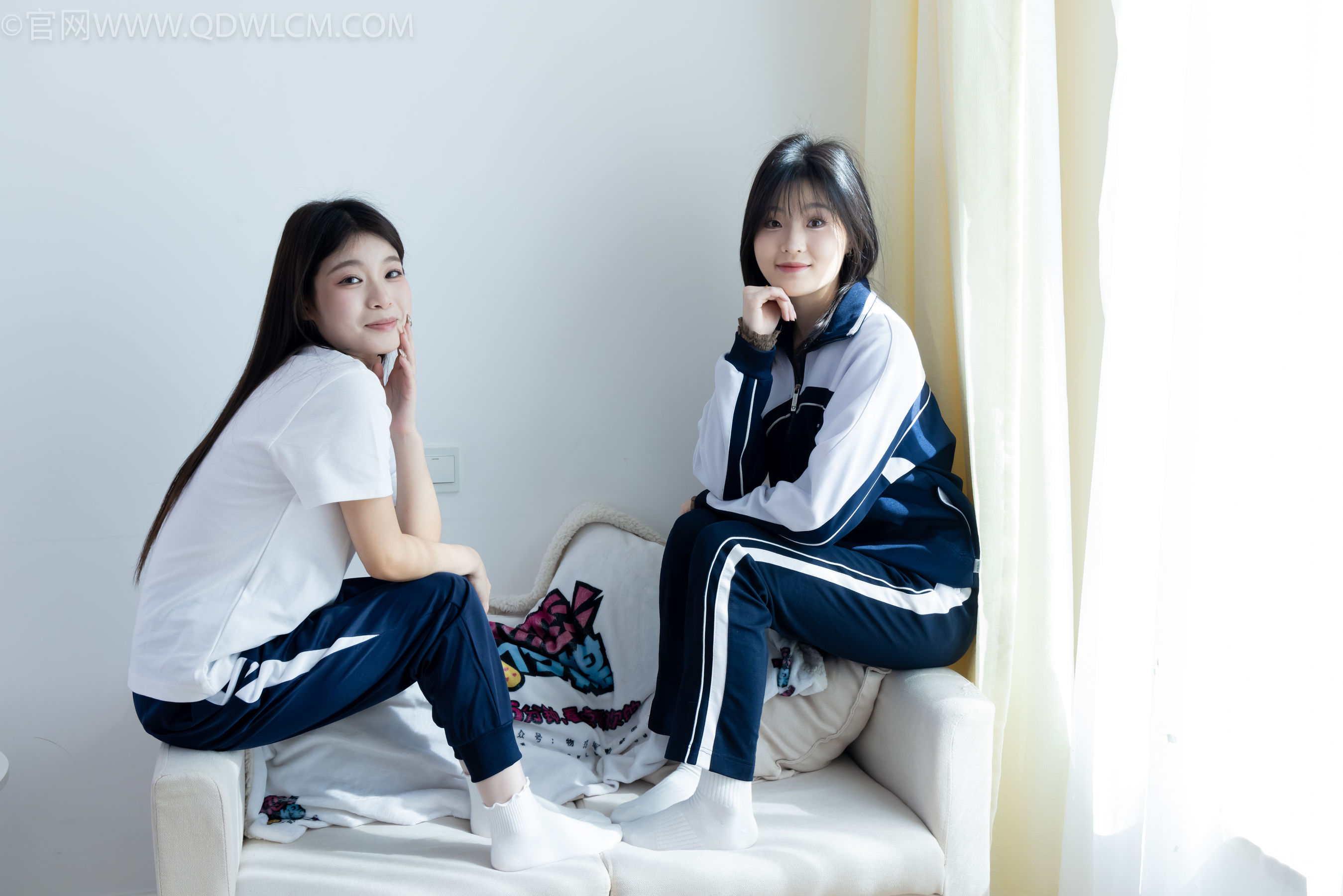 物恋传媒 No.2322 闪闪&青柠 - 帆布鞋、白棉袜、青柠薄肉丝、闪闪薄白丝/(168P)