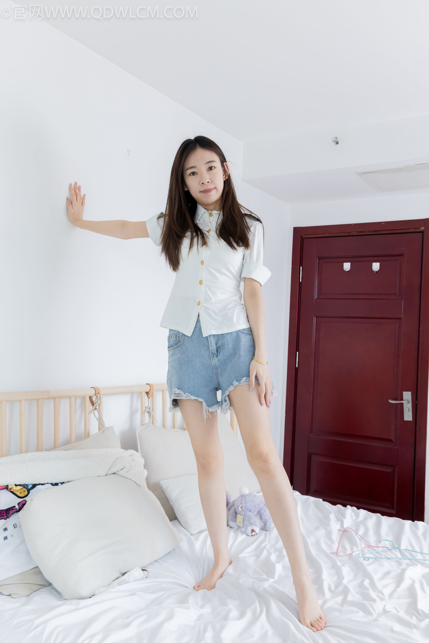 物恋传媒 No.2309 婷婷 - 高跟长靴、白棉袜、裸足/(173P)