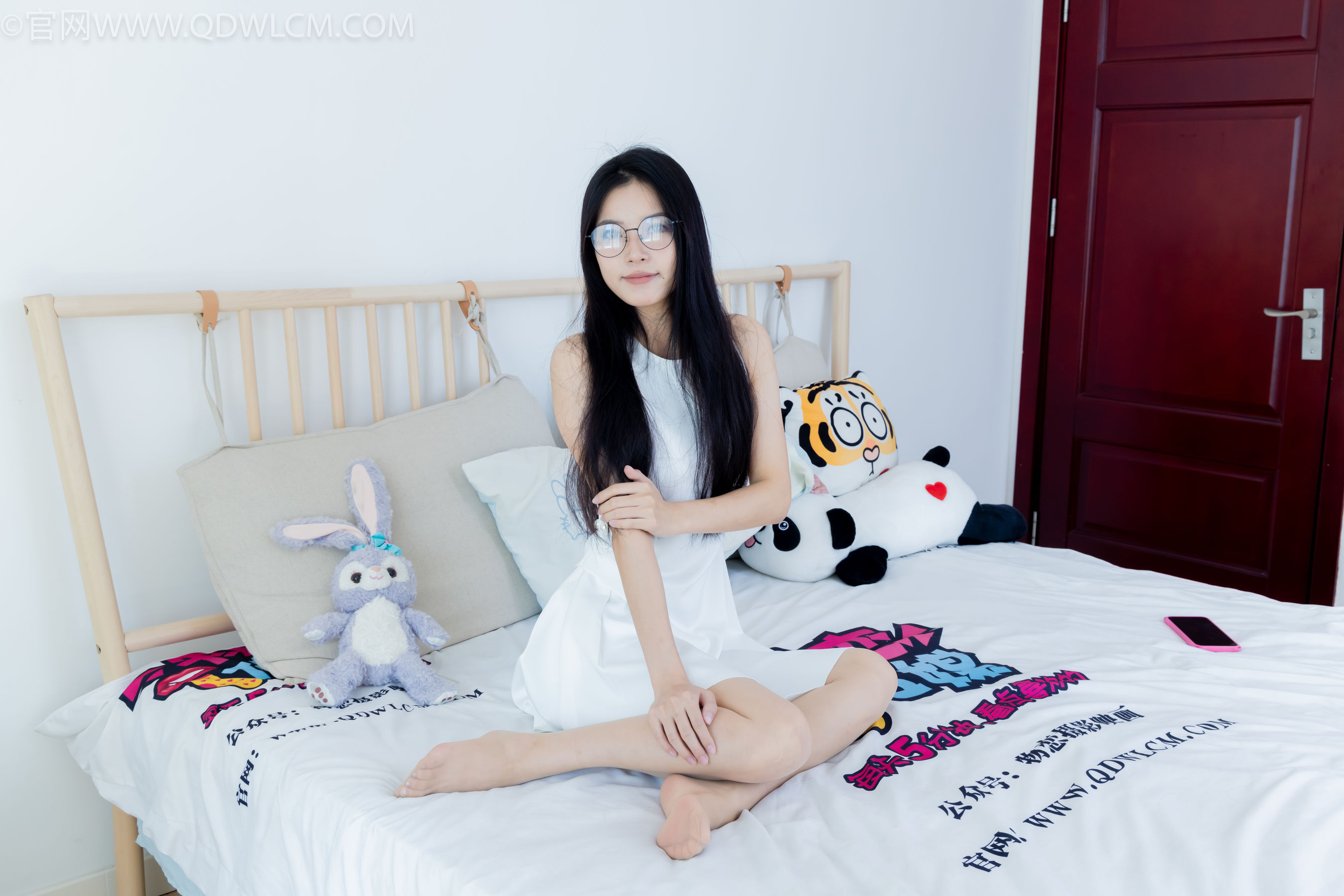 物恋传媒 No.2320 茯苓 - 凉鞋、薄肉丝、裸足、皮筋绑脚以及挠脚心剧情/(159P)