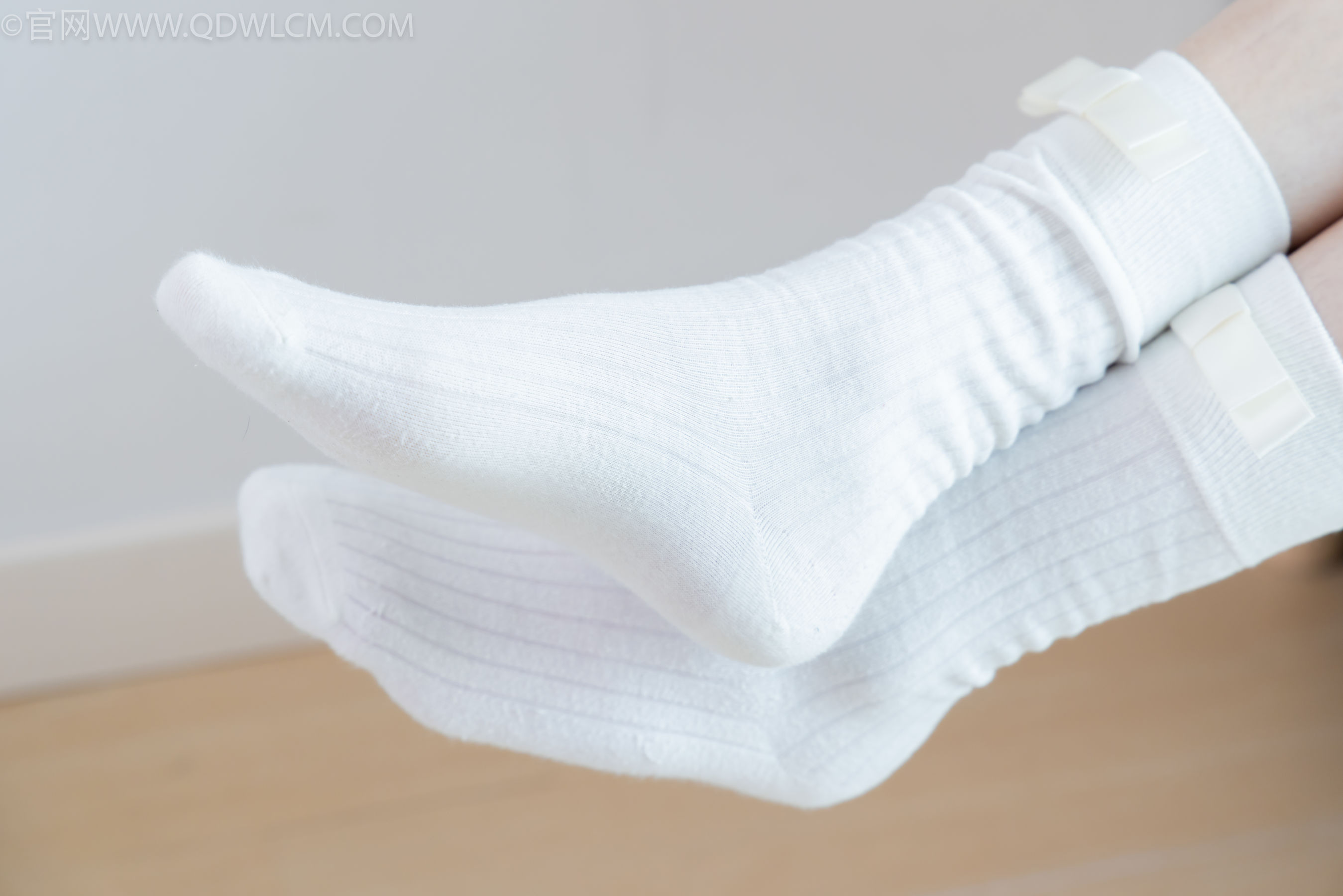 物恋传媒 No.2319 小左 - 帆布鞋、白棉袜、裸足/(155P)