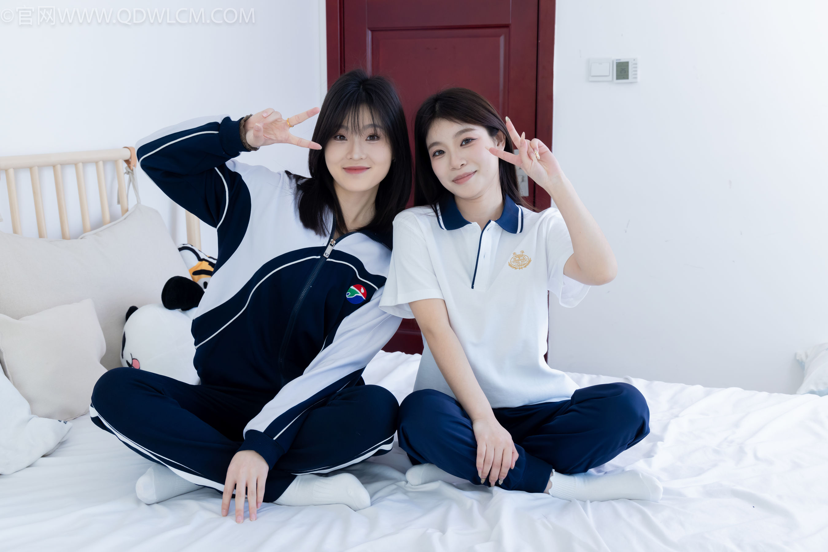 物恋传媒 No.2322 闪闪&青柠 - 帆布鞋、白棉袜、青柠薄肉丝、闪闪薄白丝/(168P)