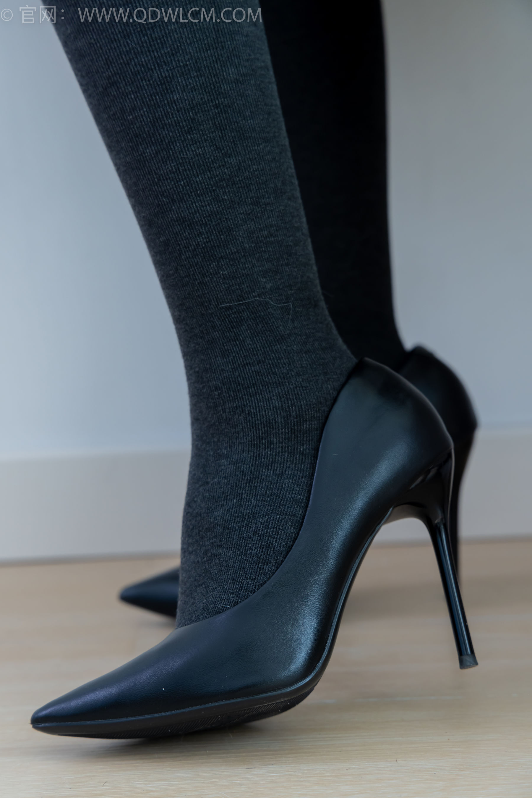 物恋传媒 No.2313 岚岚 - 高跟鞋、厚灰丝/(180P)