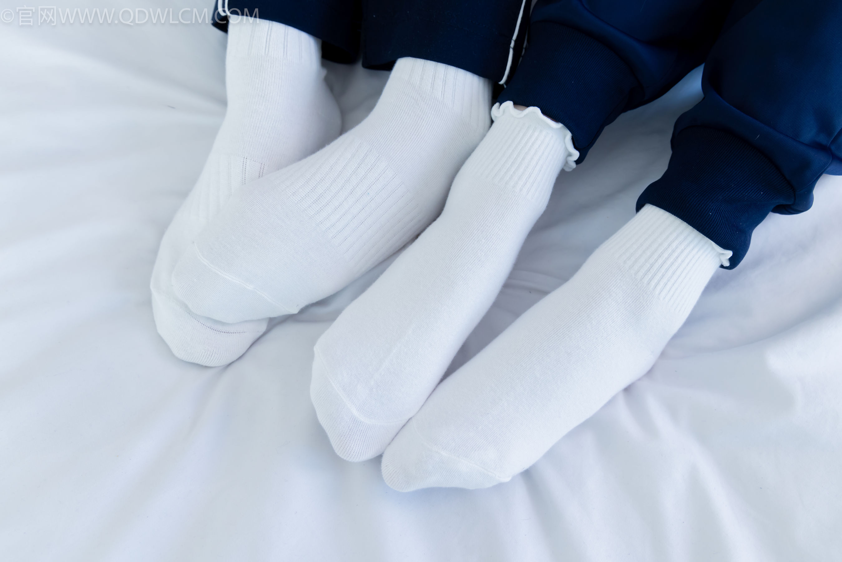 物恋传媒 No.2322 闪闪&青柠 - 帆布鞋、白棉袜、青柠薄肉丝、闪闪薄白丝/(168P)