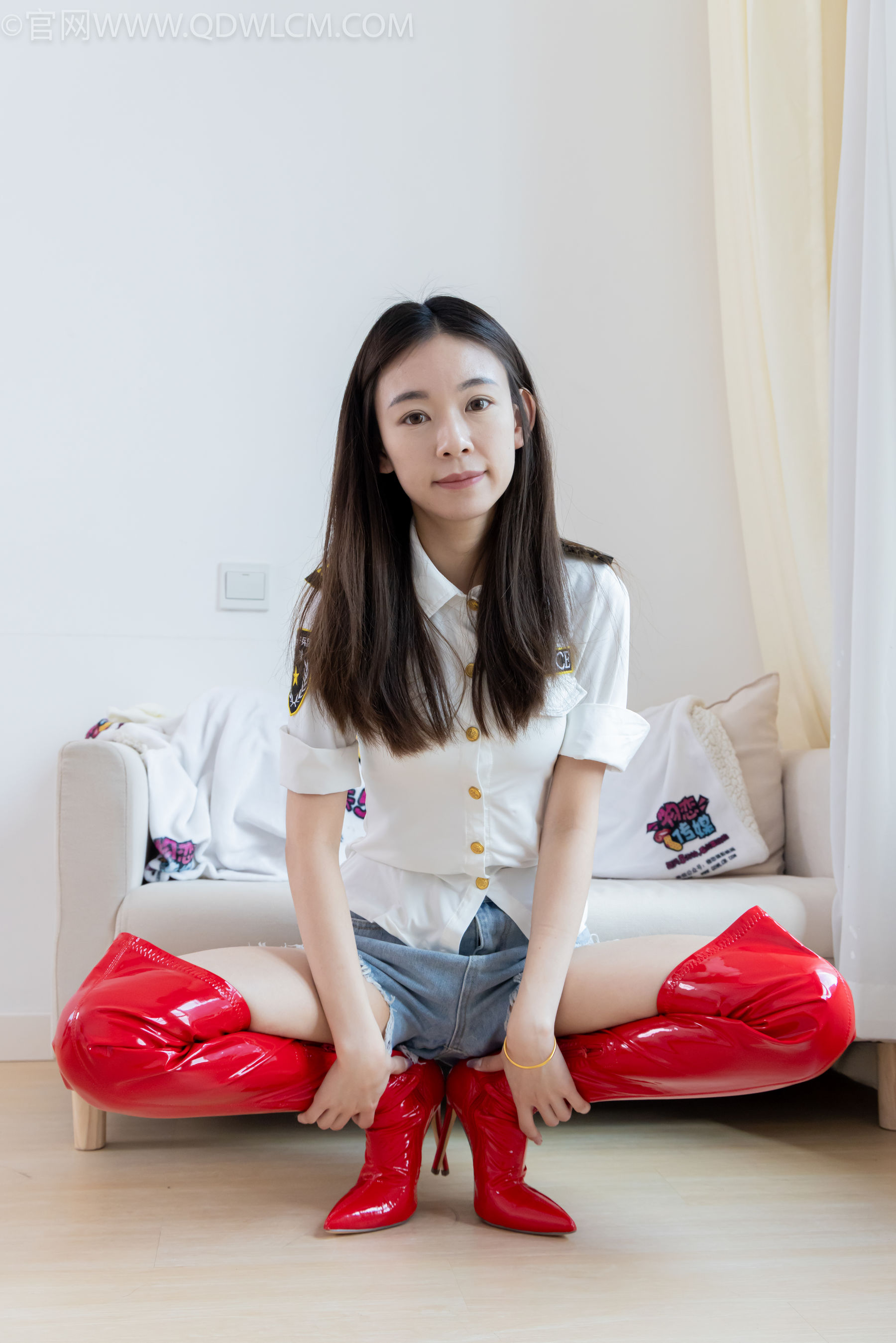 物恋传媒 No.2309 婷婷 - 高跟长靴、白棉袜、裸足/(173P)