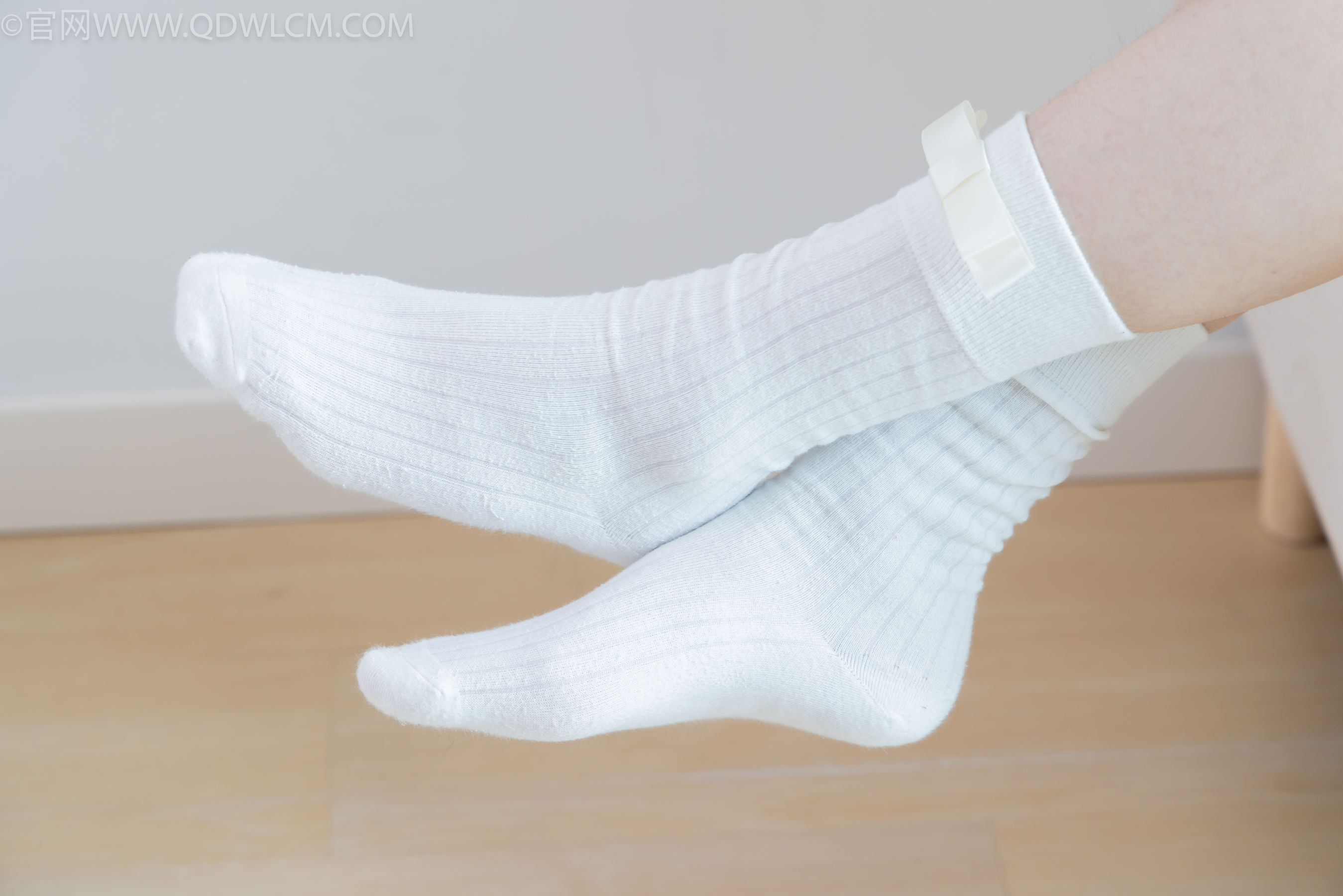 物恋传媒 No.2319 小左 - 帆布鞋、白棉袜、裸足/(155P)