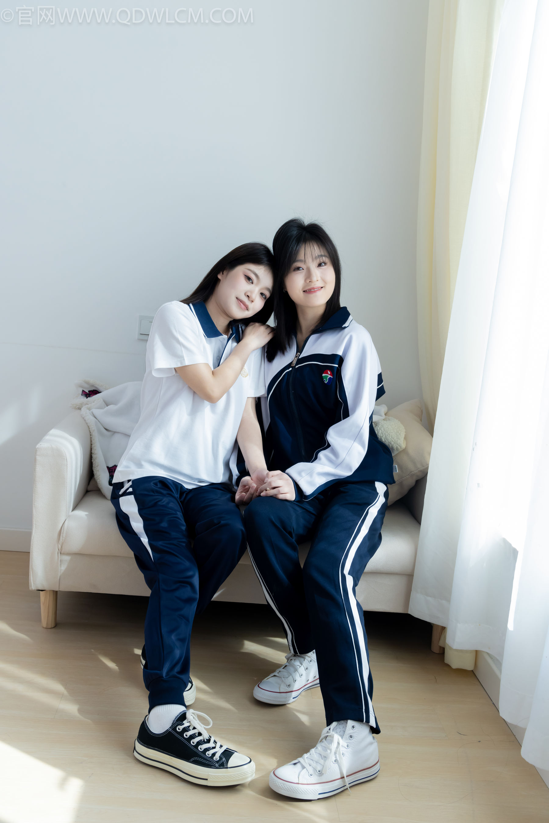 物恋传媒 No.2322 闪闪&青柠 - 帆布鞋、白棉袜、青柠薄肉丝、闪闪薄白丝/(168P)