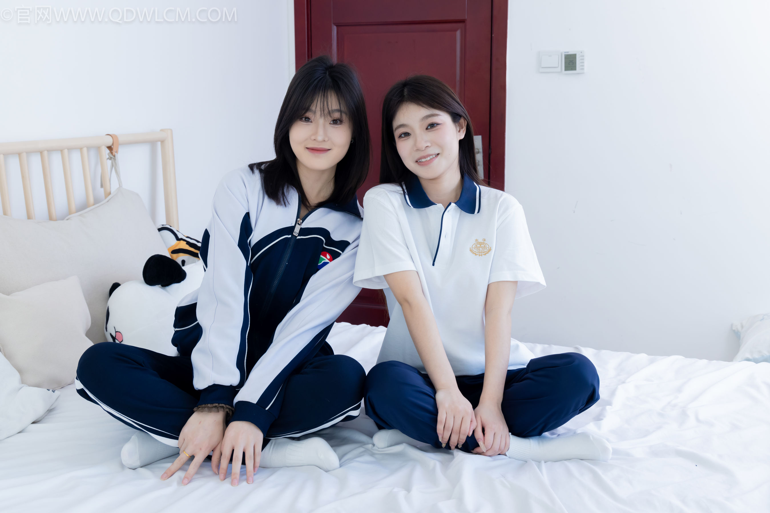 物恋传媒 No.2322 闪闪&青柠 - 帆布鞋、白棉袜、青柠薄肉丝、闪闪薄白丝/(168P)