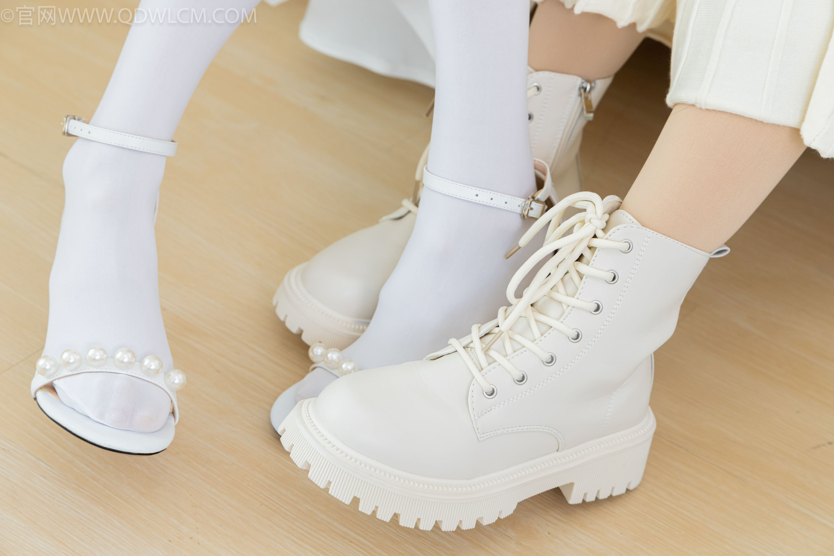 物恋传媒 No.2308 茯苓&欢欢 - 高跟鞋、马丁靴、厚白丝、厚肉丝、瑜伽动作、婚纱/(154P)