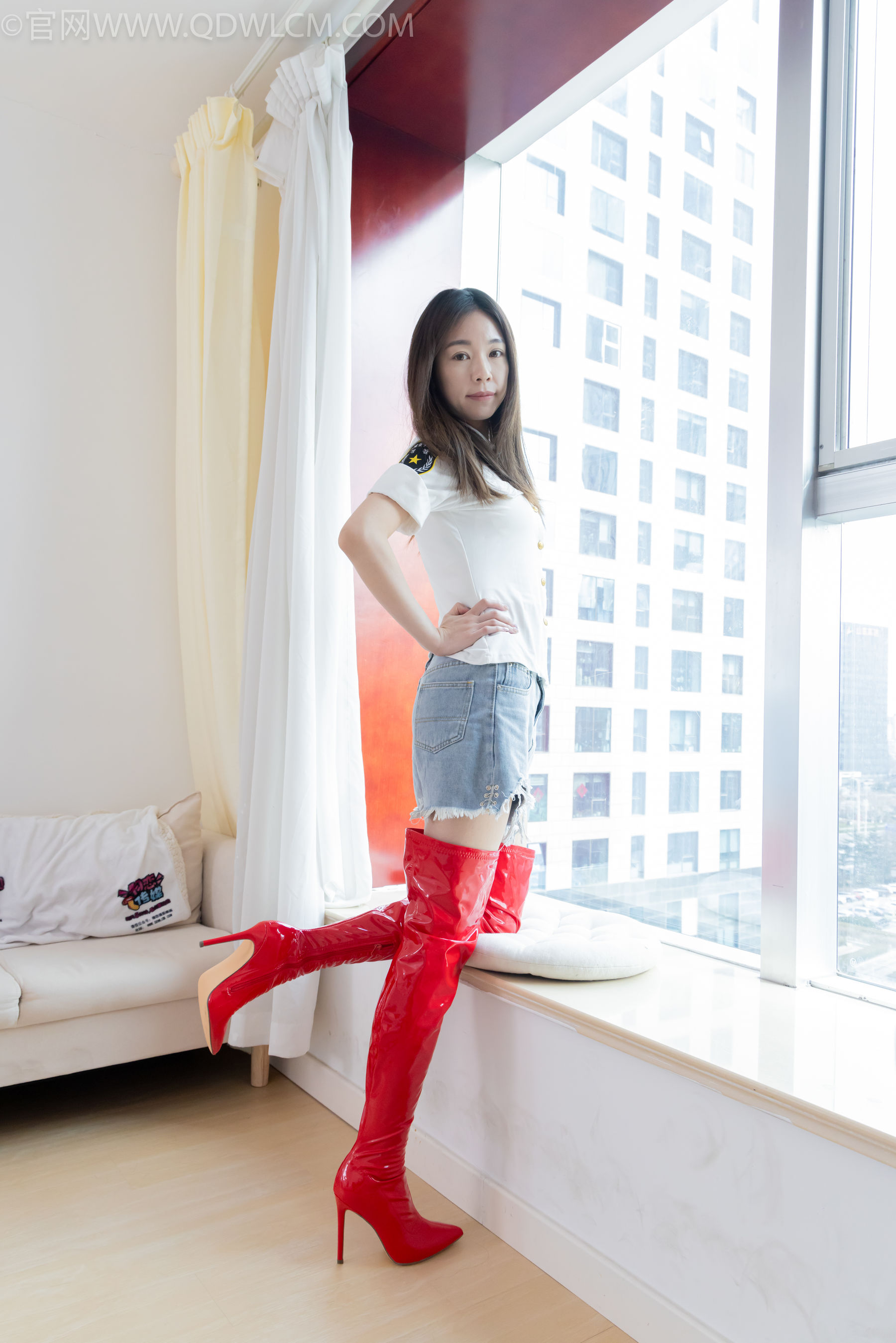 物恋传媒 No.2309 婷婷 - 高跟长靴、白棉袜、裸足/(173P)