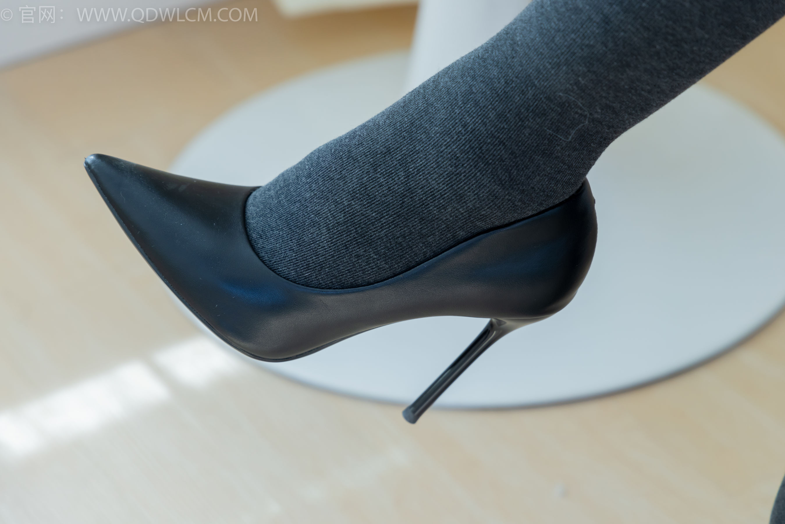 物恋传媒 No.2313 岚岚 - 高跟鞋、厚灰丝/(180P)