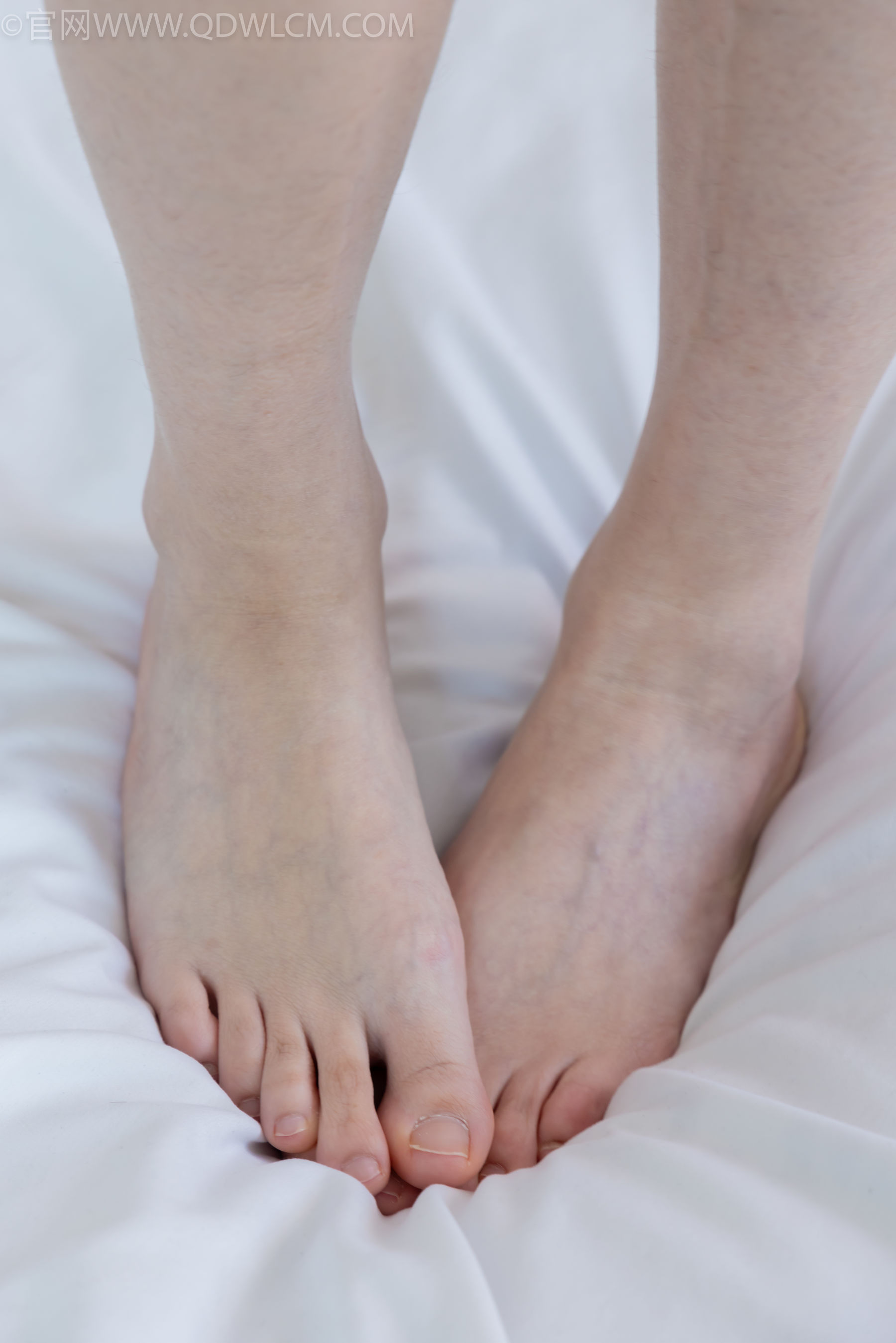 物恋传媒 No.2319 小左 - 帆布鞋、白棉袜、裸足/(155P)