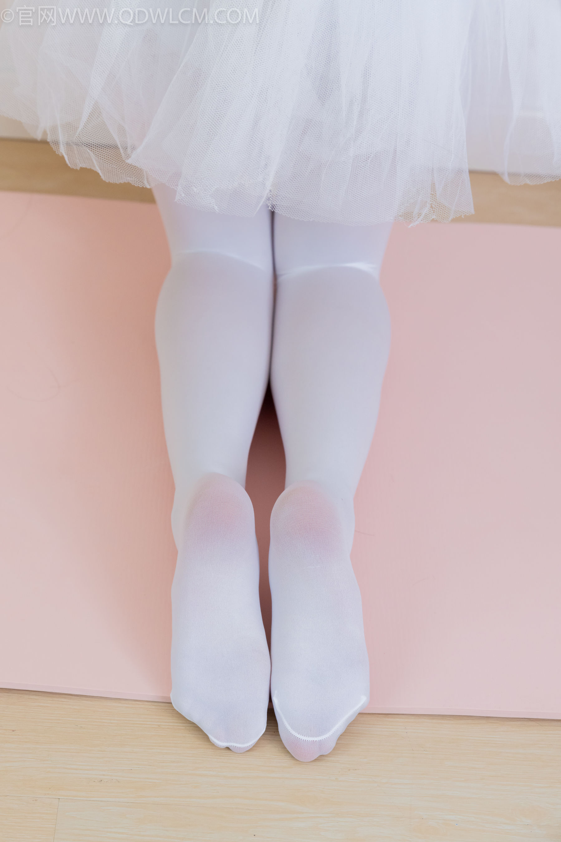 物恋传媒 No.2307 泡泡 - 芭蕾鞋、厚白丝、芭蕾动作、皮筋绑脚剧情/(166P)