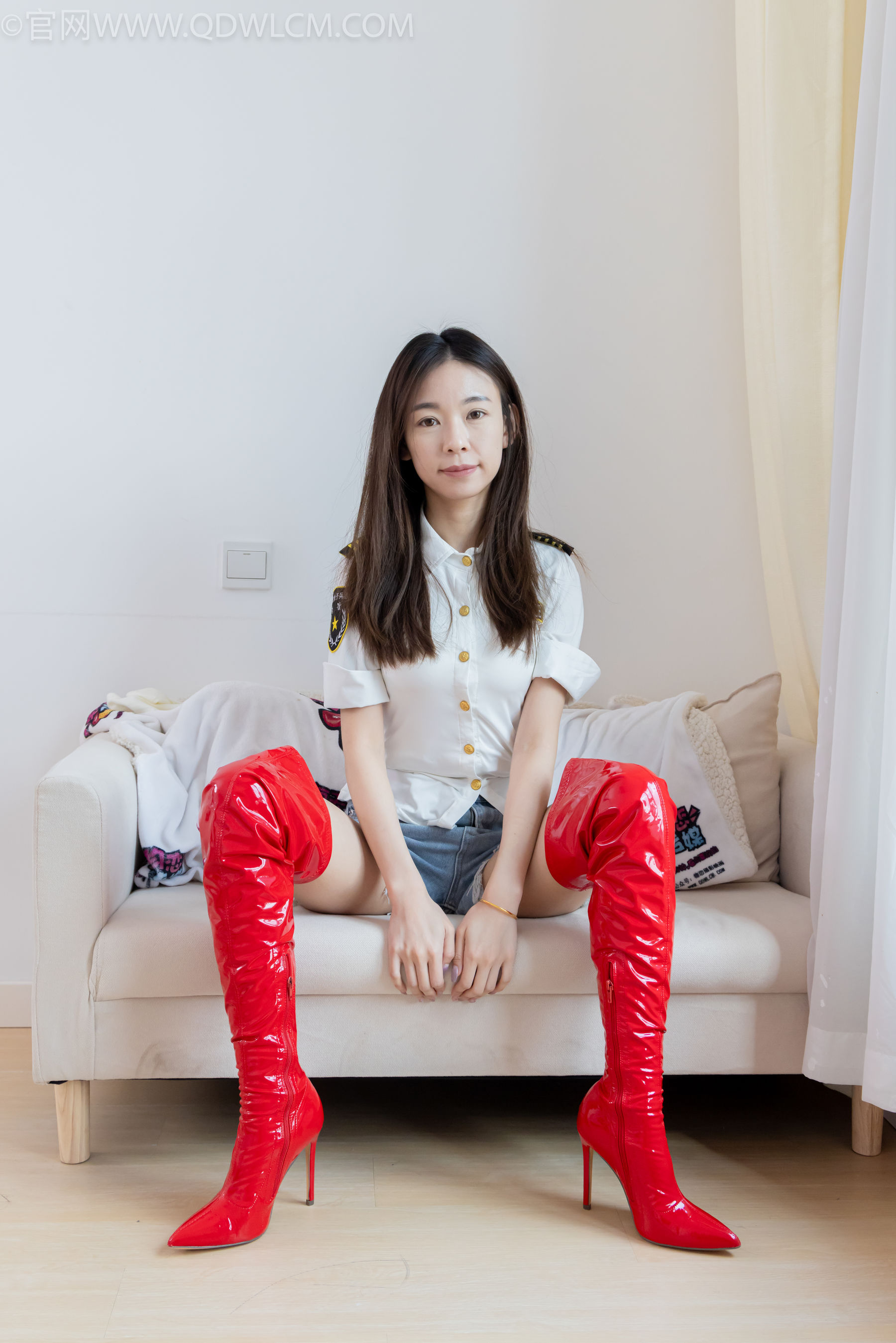 物恋传媒 No.2309 婷婷 - 高跟长靴、白棉袜、裸足/(173P)