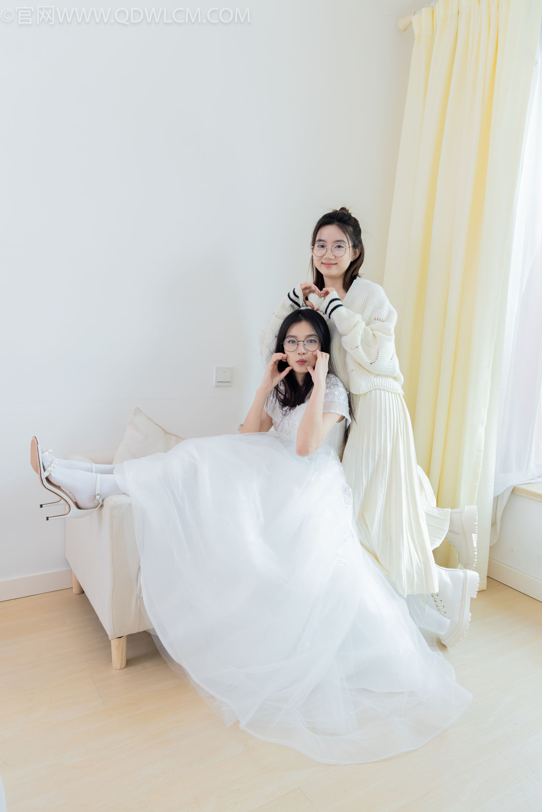 物恋传媒 No.2308 茯苓&欢欢 - 高跟鞋、马丁靴、厚白丝、厚肉丝、瑜伽动作、婚纱/(154P)