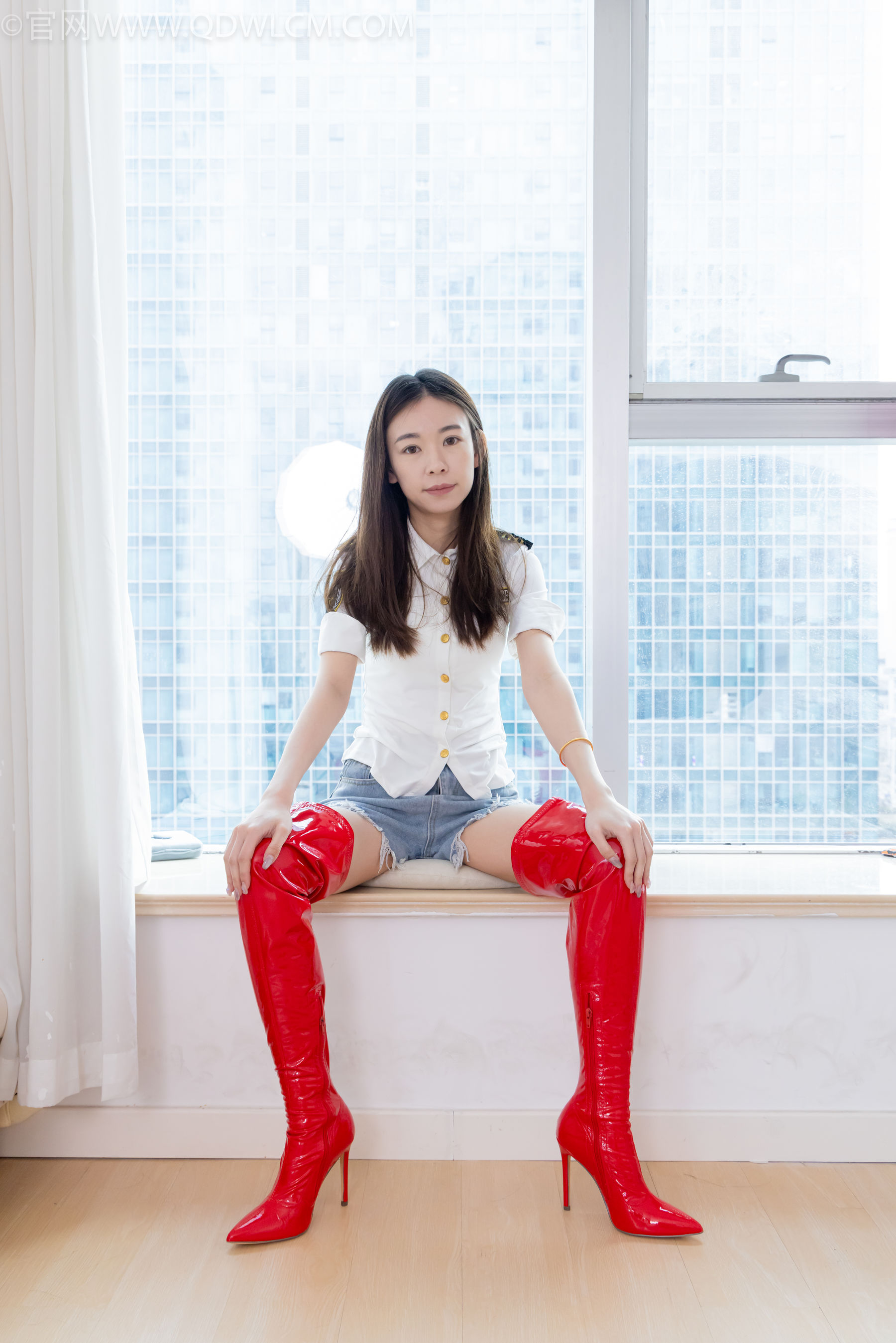 物恋传媒 No.2309 婷婷 - 高跟长靴、白棉袜、裸足/(173P)