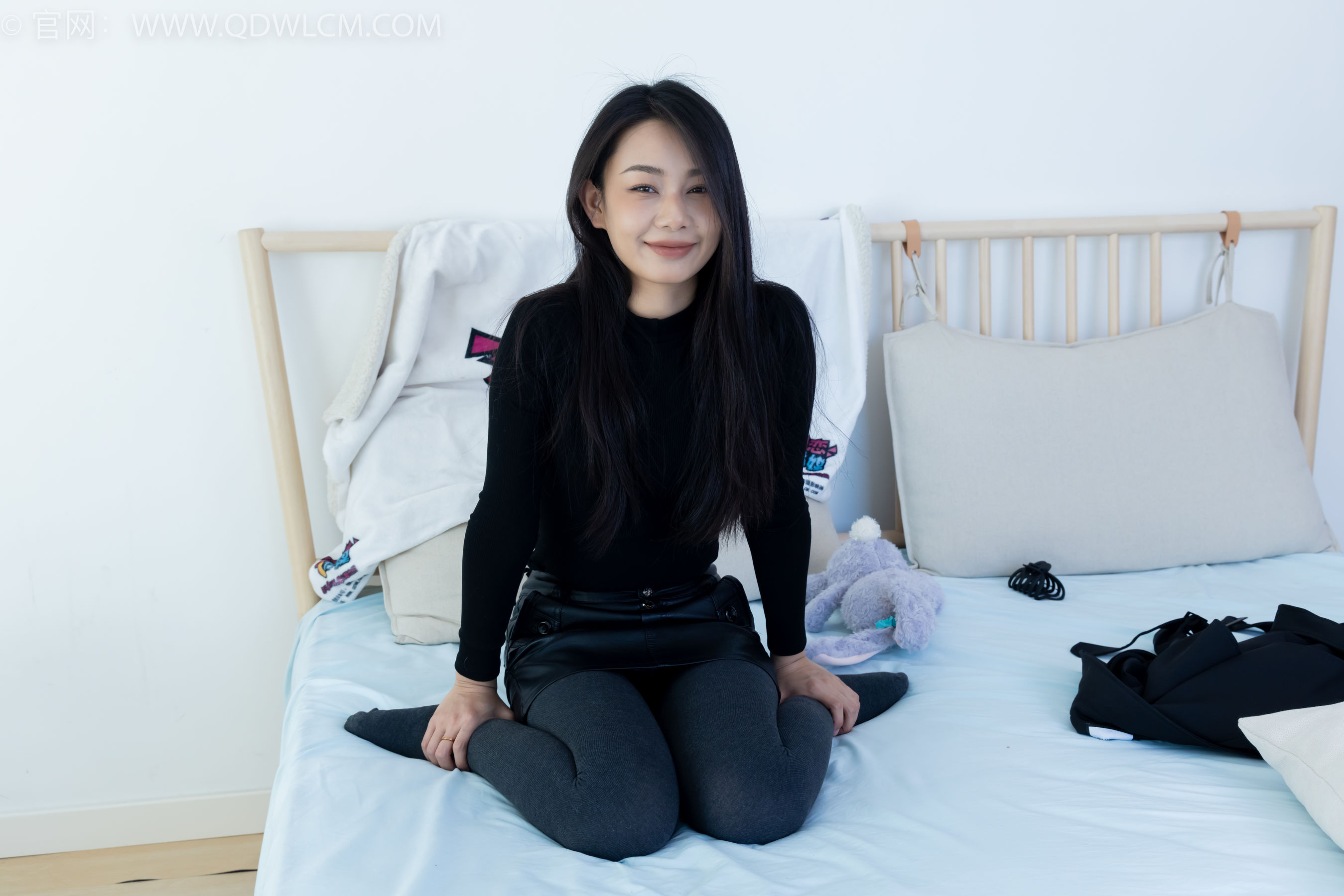 物恋传媒 No.2313 岚岚 - 高跟鞋、厚灰丝/(180P)