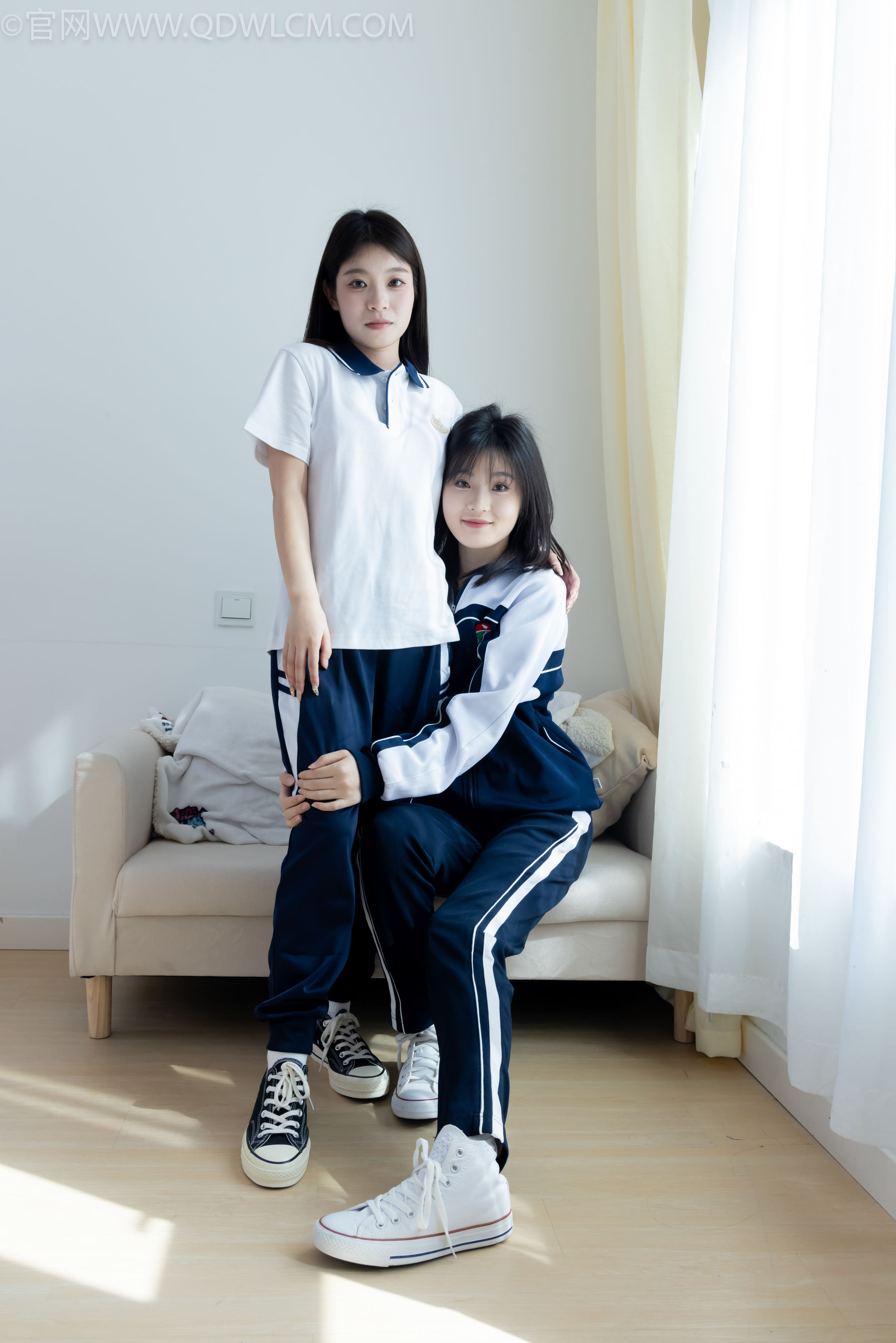 物恋传媒 No.2322 闪闪&青柠 - 帆布鞋、白棉袜、青柠薄肉丝、闪闪薄白丝/(168P)