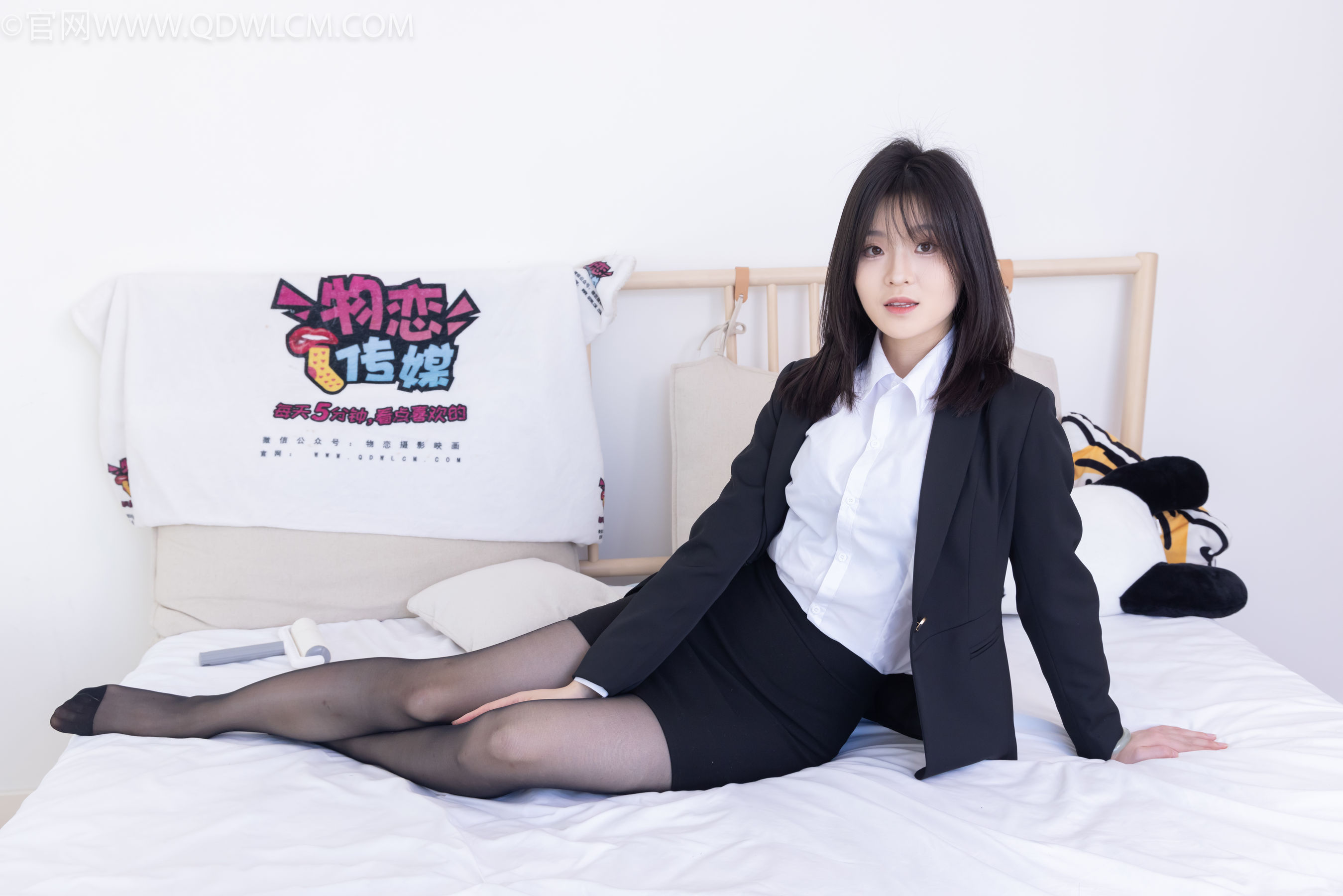 物恋传媒 No.2306 青柠 - 高跟长靴、薄黑丝、ol制服/(260P)