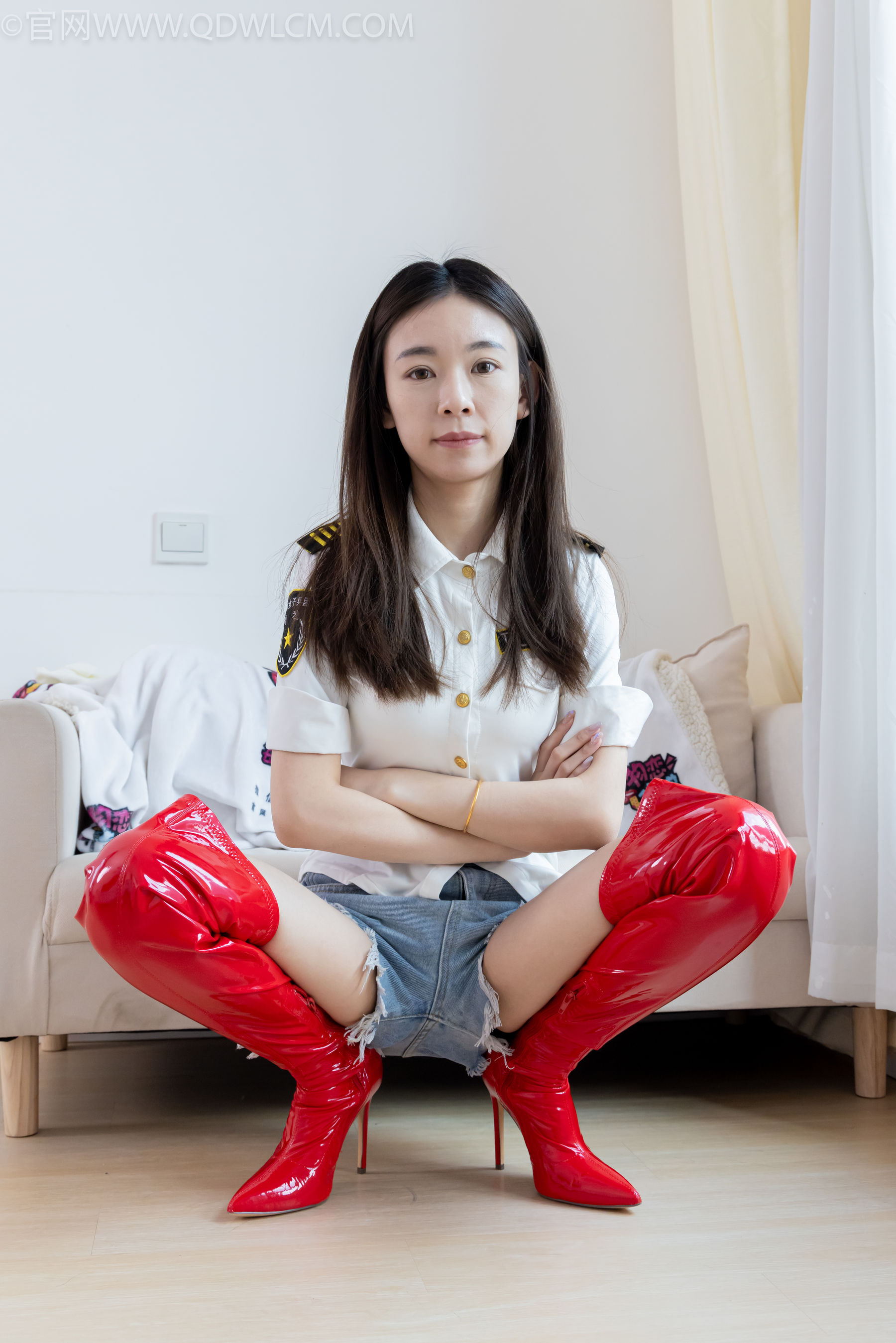 物恋传媒 No.2309 婷婷 - 高跟长靴、白棉袜、裸足/(173P)