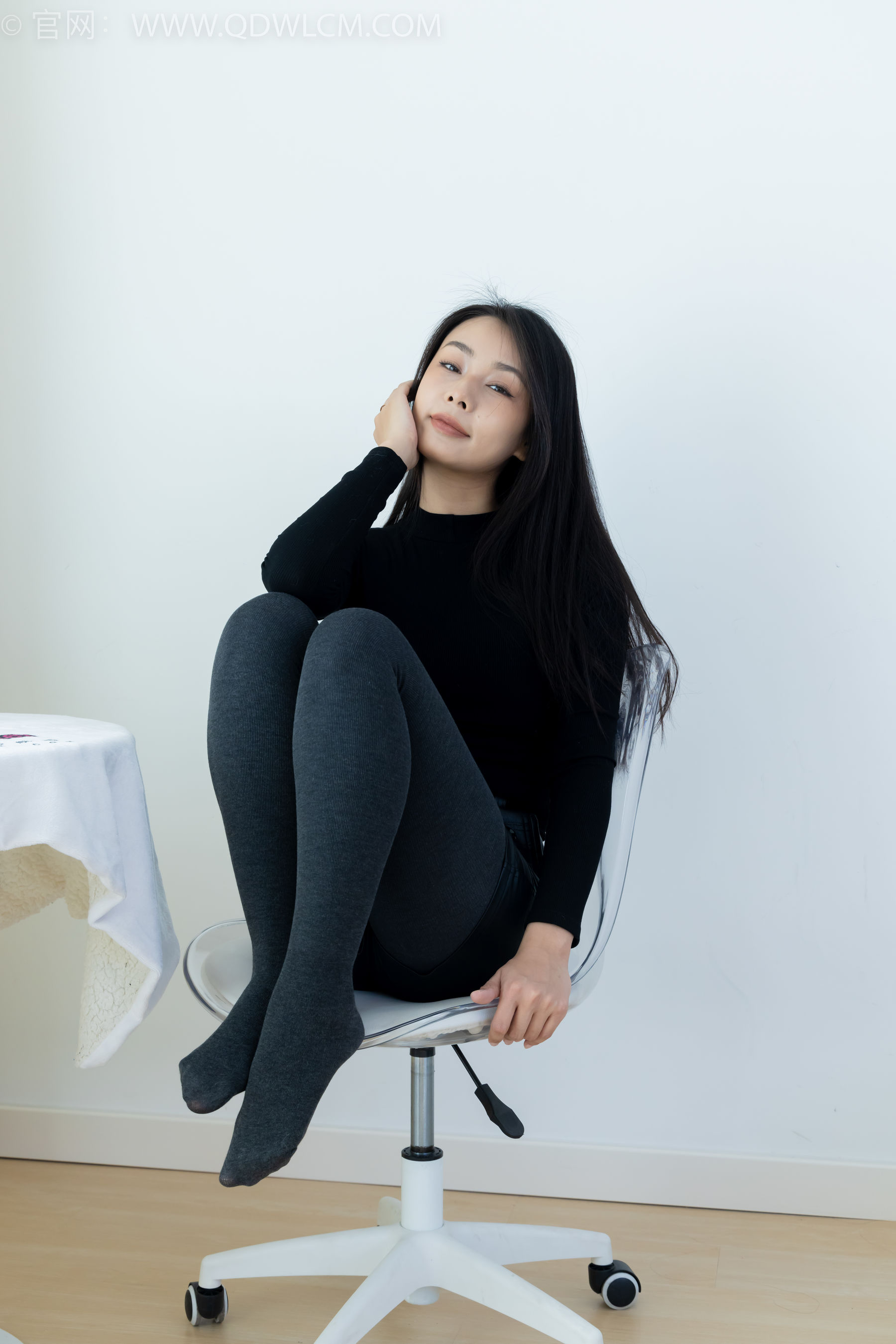 物恋传媒 No.2313 岚岚 - 高跟鞋、厚灰丝/(180P)