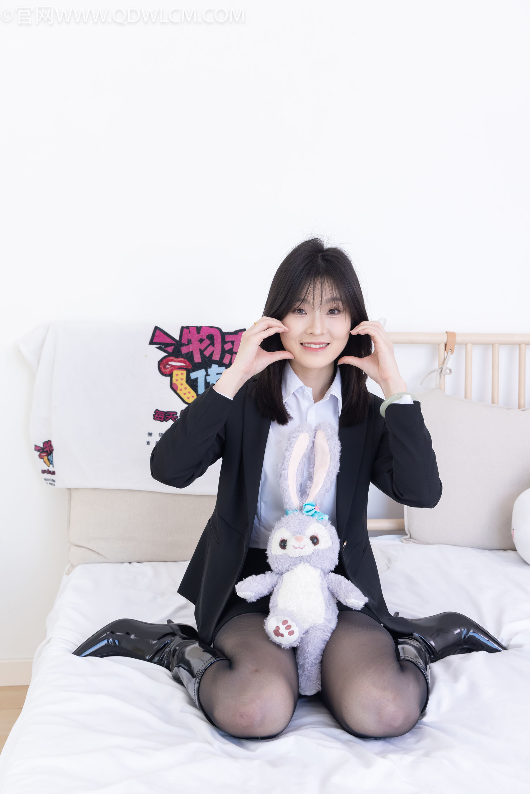 物恋传媒 No.2306 青柠 - 高跟长靴、薄黑丝、ol制服/(260P)