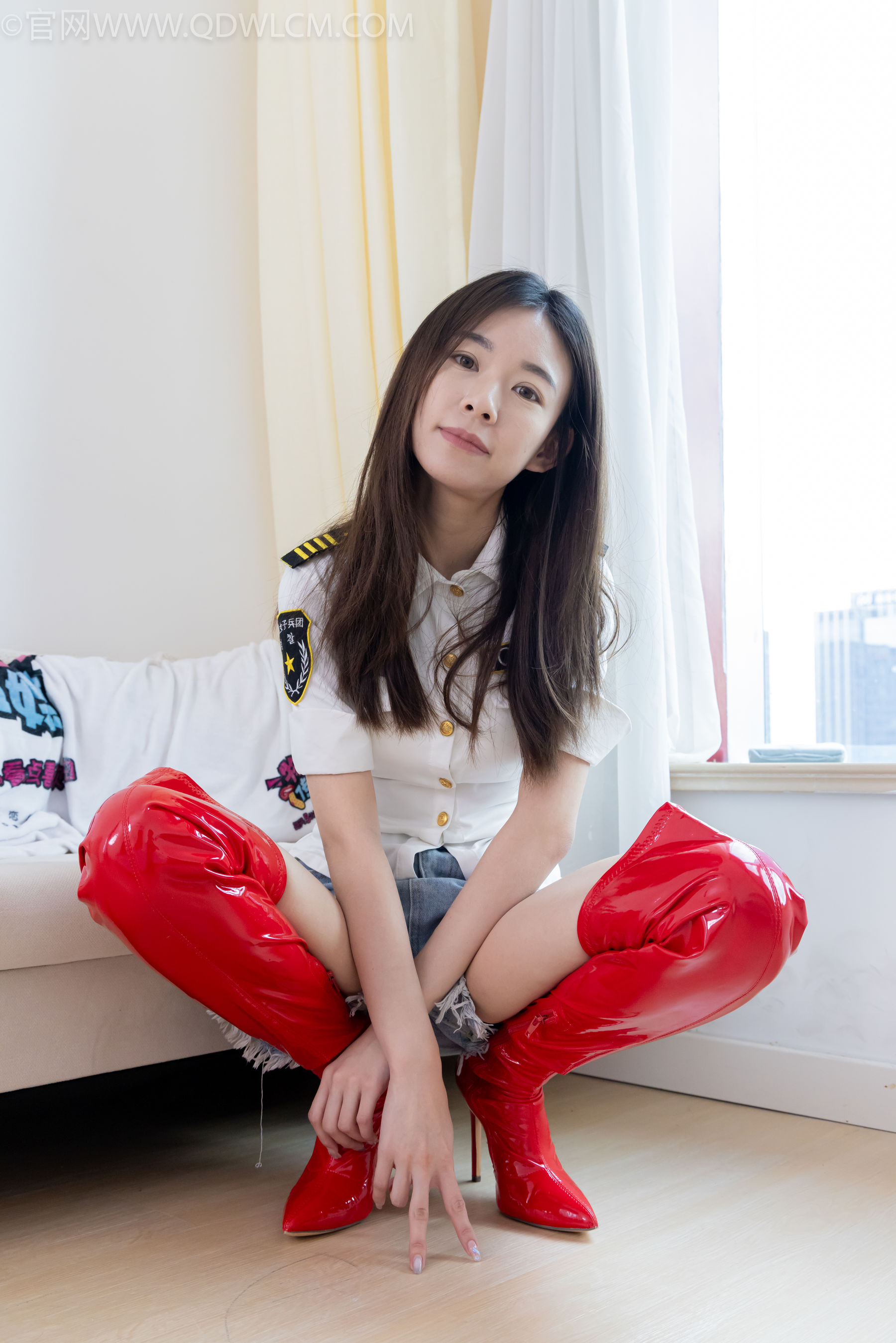 物恋传媒 No.2309 婷婷 - 高跟长靴、白棉袜、裸足/(173P)