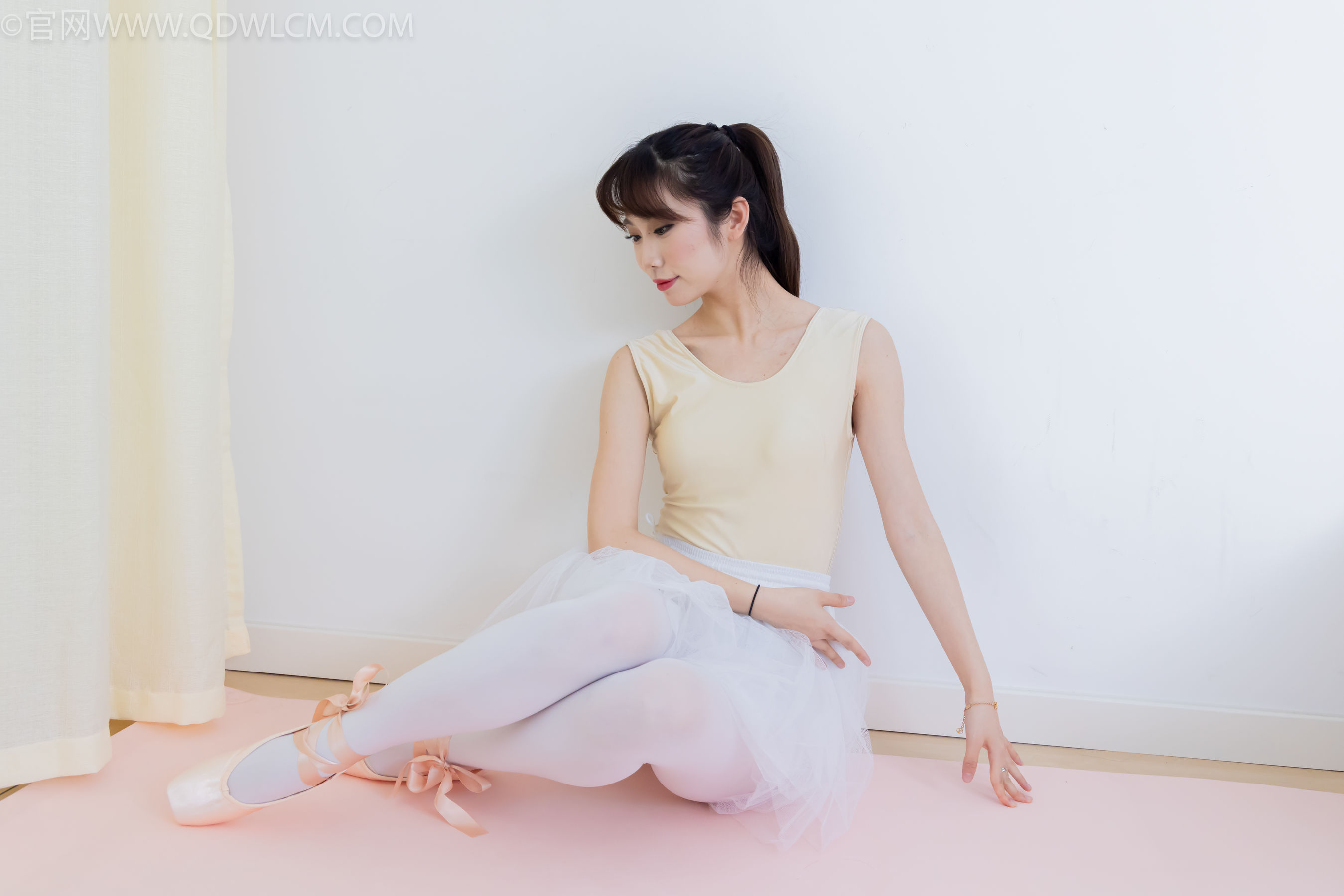 物恋传媒 No.2307 泡泡 - 芭蕾鞋、厚白丝、芭蕾动作、皮筋绑脚剧情/(166P)