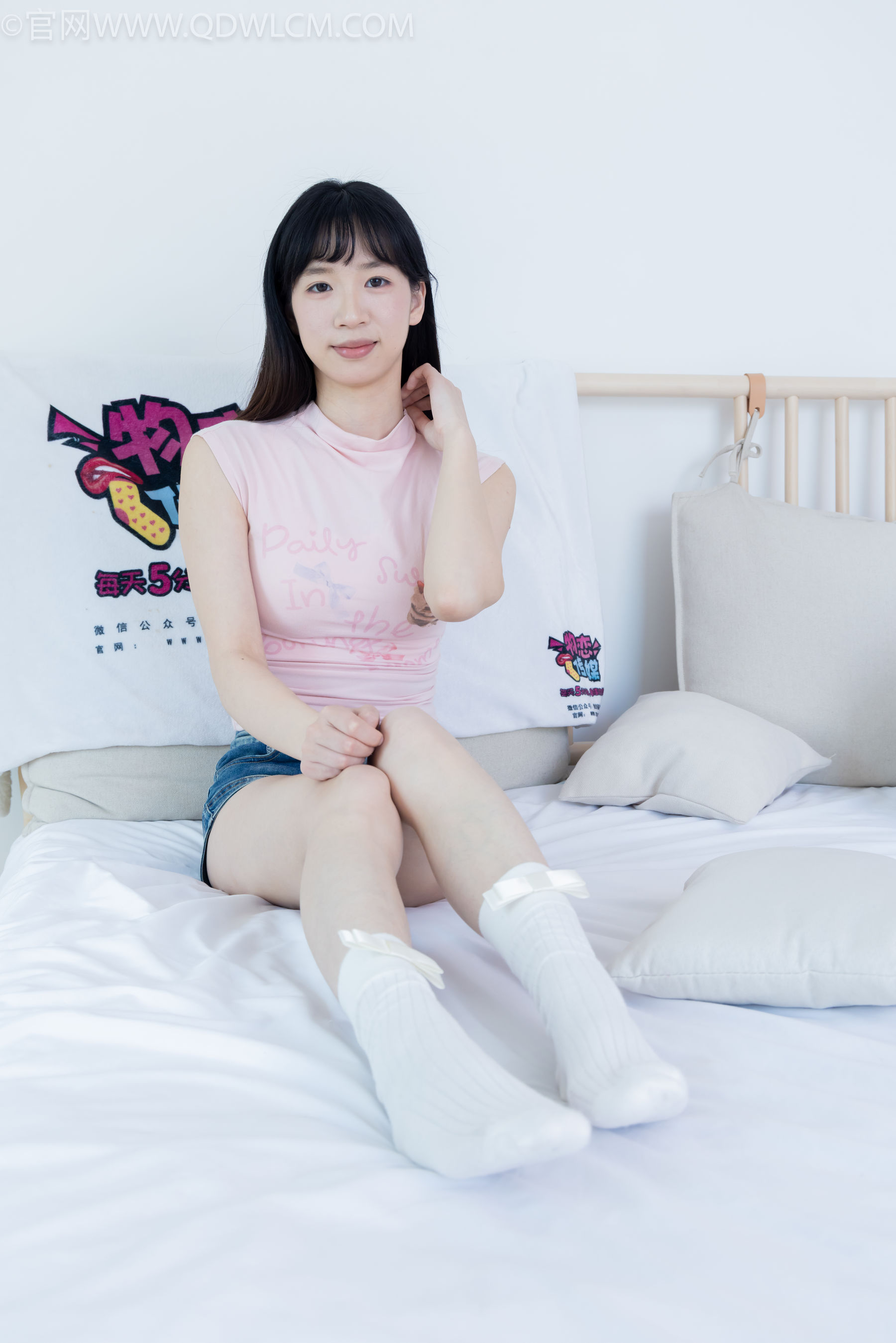 物恋传媒 No.2319 小左 - 帆布鞋、白棉袜、裸足/(155P)