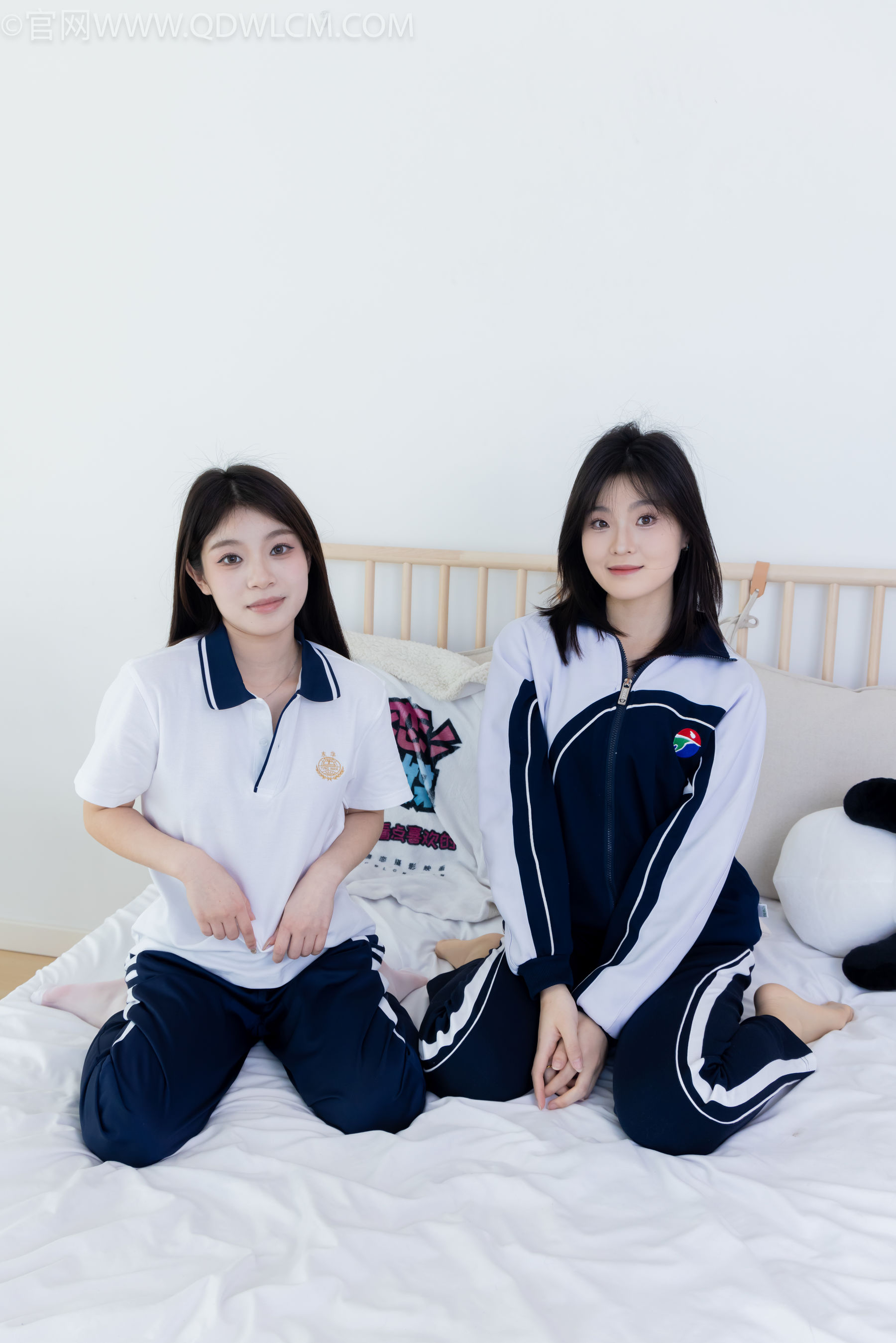 物恋传媒 No.2322 闪闪&青柠 - 帆布鞋、白棉袜、青柠薄肉丝、闪闪薄白丝/(168P)