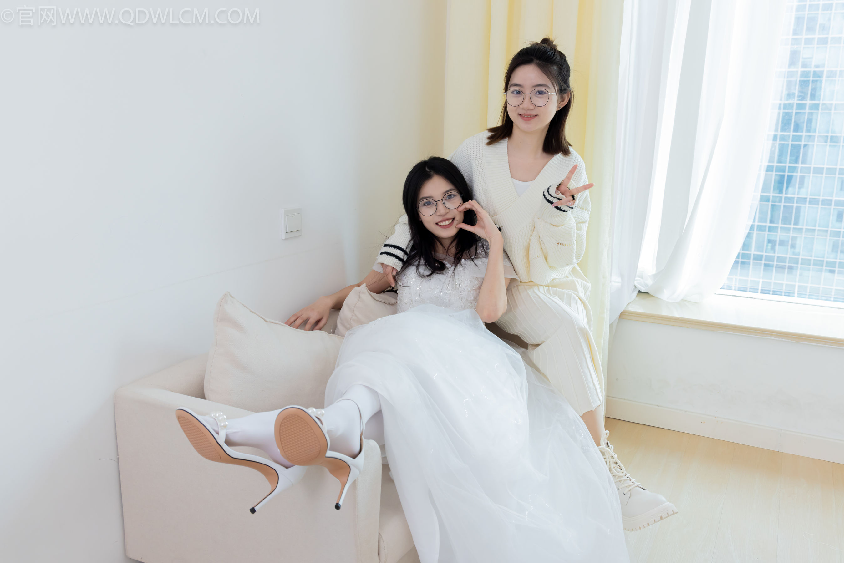 物恋传媒 No.2308 茯苓&欢欢 - 高跟鞋、马丁靴、厚白丝、厚肉丝、瑜伽动作、婚纱/(154P)