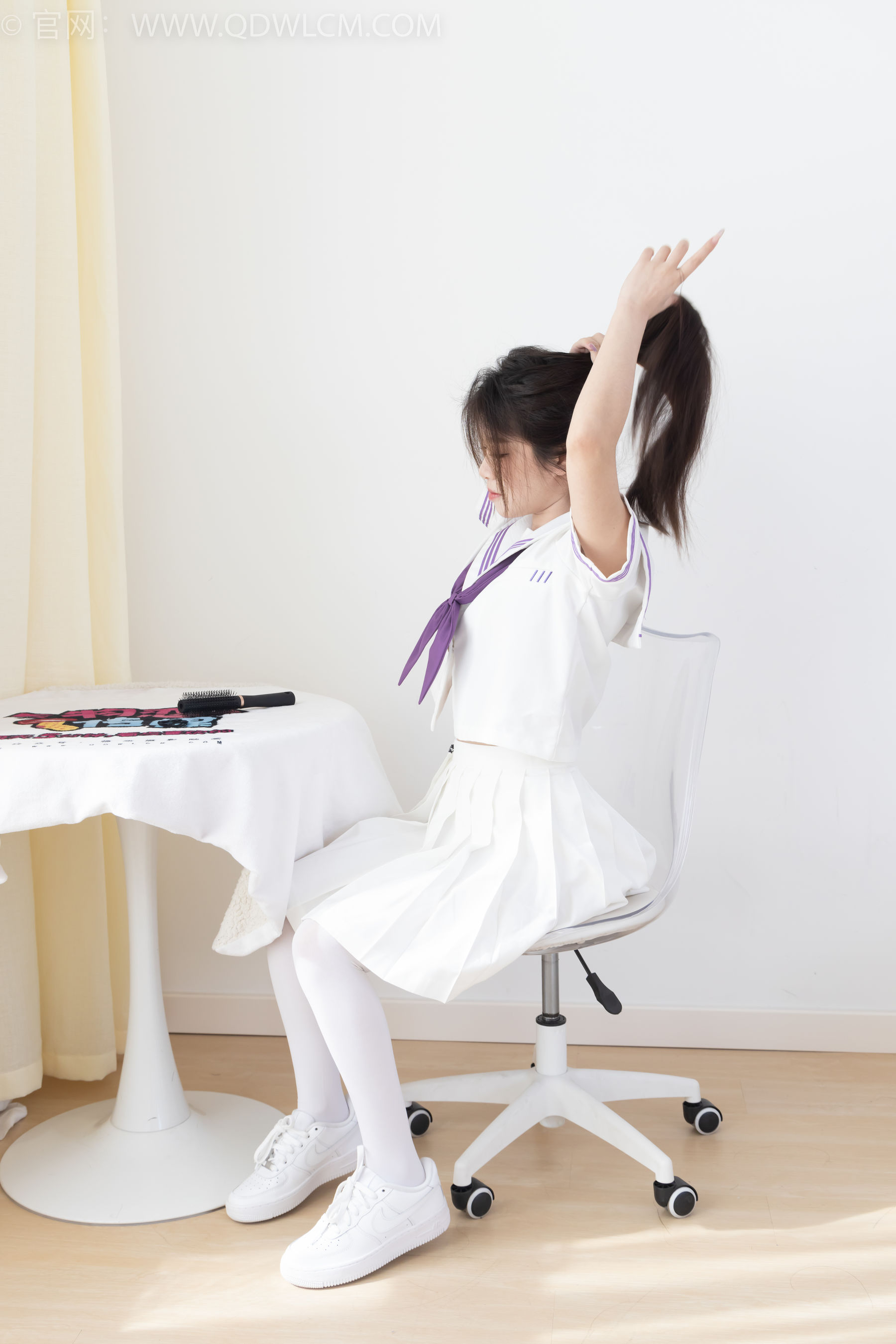 物恋传媒 No.2317 闪闪 - 板鞋、厚白丝、jk制服/(160P)