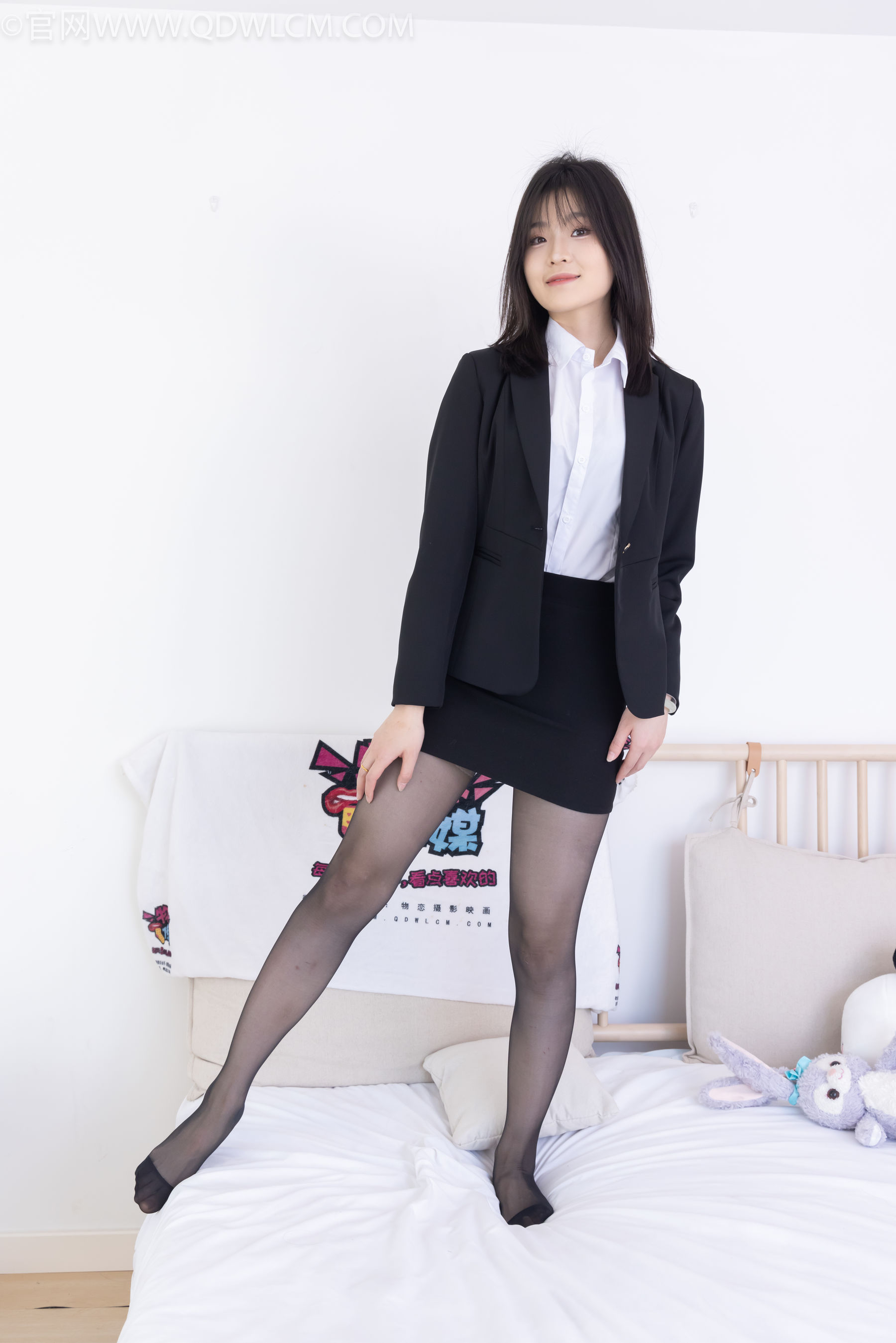 物恋传媒 No.2306 青柠 - 高跟长靴、薄黑丝、ol制服/(260P)