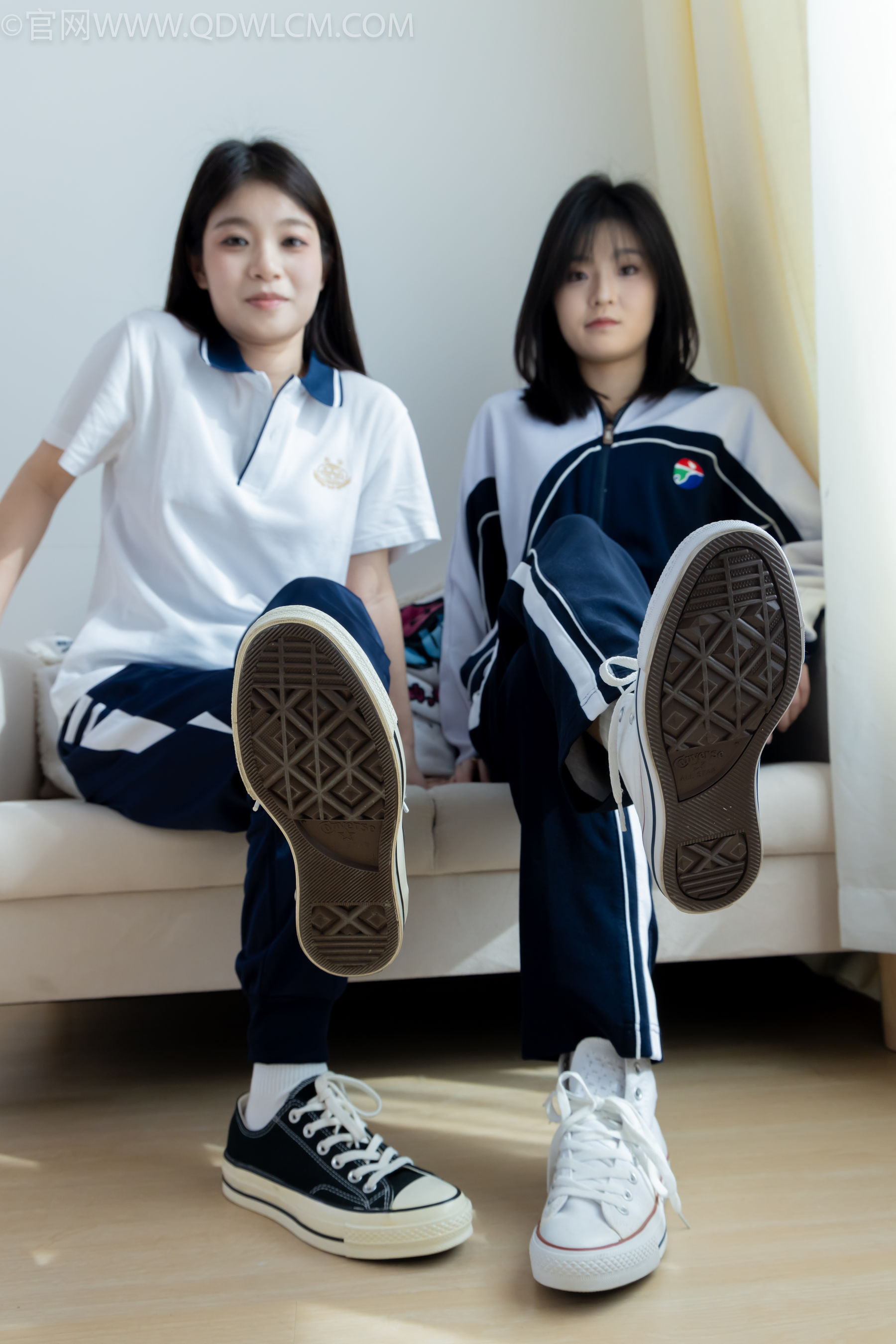 物恋传媒 No.2322 闪闪&青柠 - 帆布鞋、白棉袜、青柠薄肉丝、闪闪薄白丝/(168P)