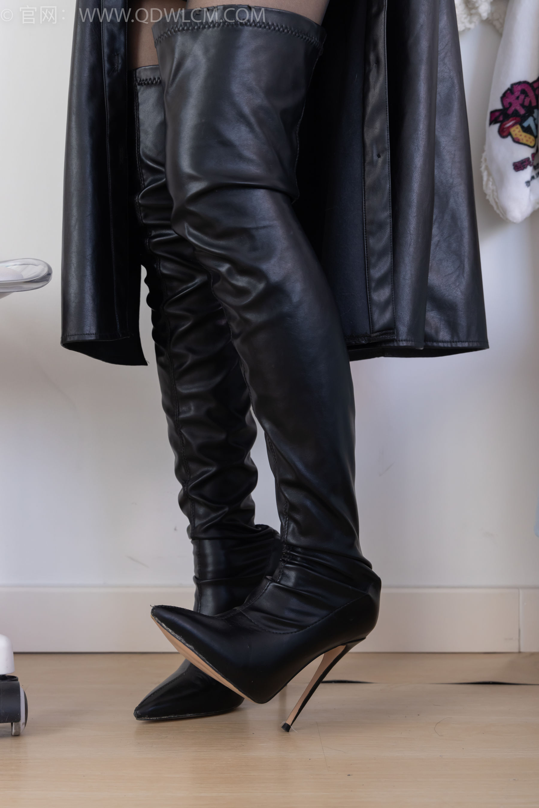 物恋传媒 No.2315 菜菜 - 高跟长靴、薄黑丝/(160P)