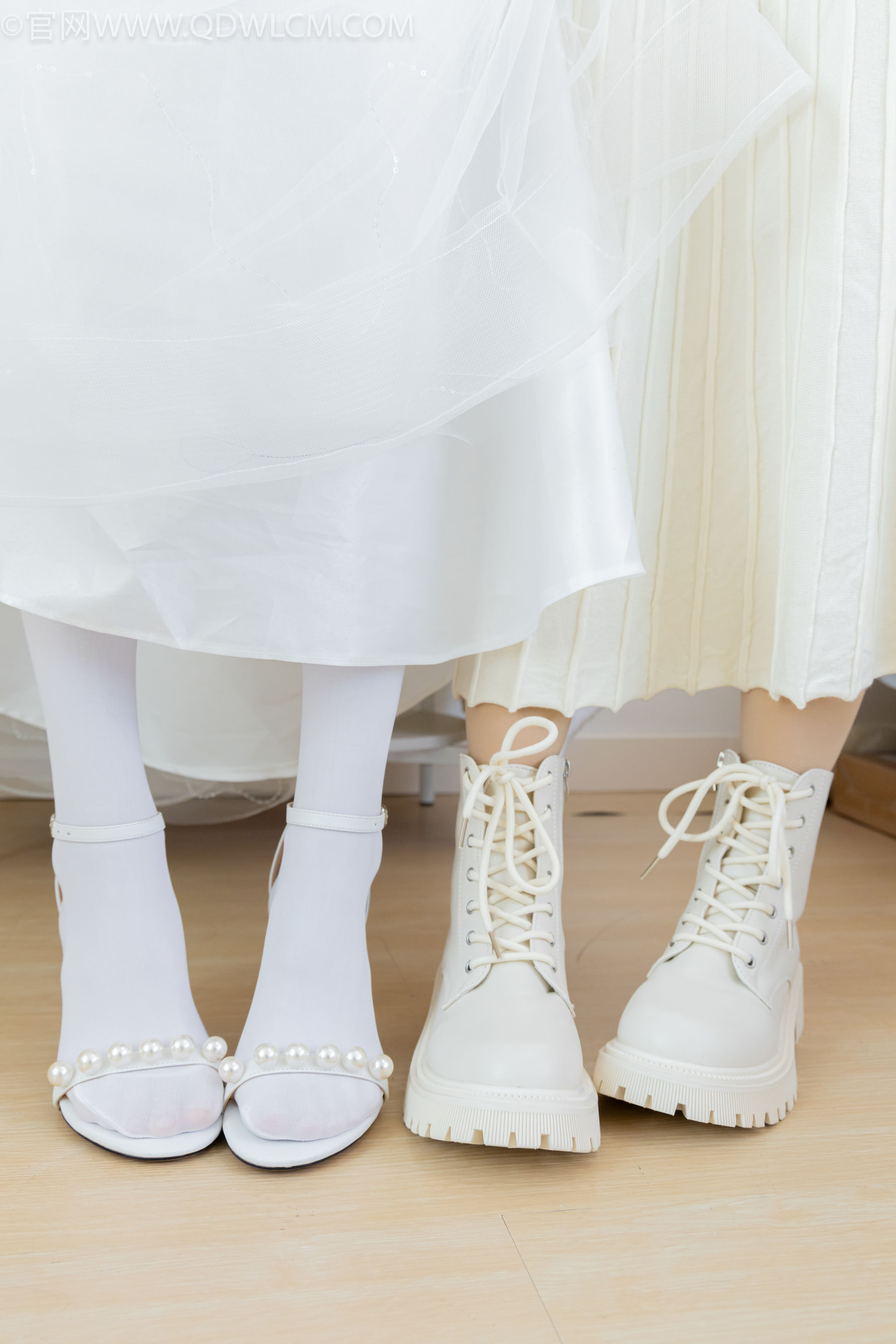 物恋传媒 No.2308 茯苓&欢欢 - 高跟鞋、马丁靴、厚白丝、厚肉丝、瑜伽动作、婚纱/(154P)