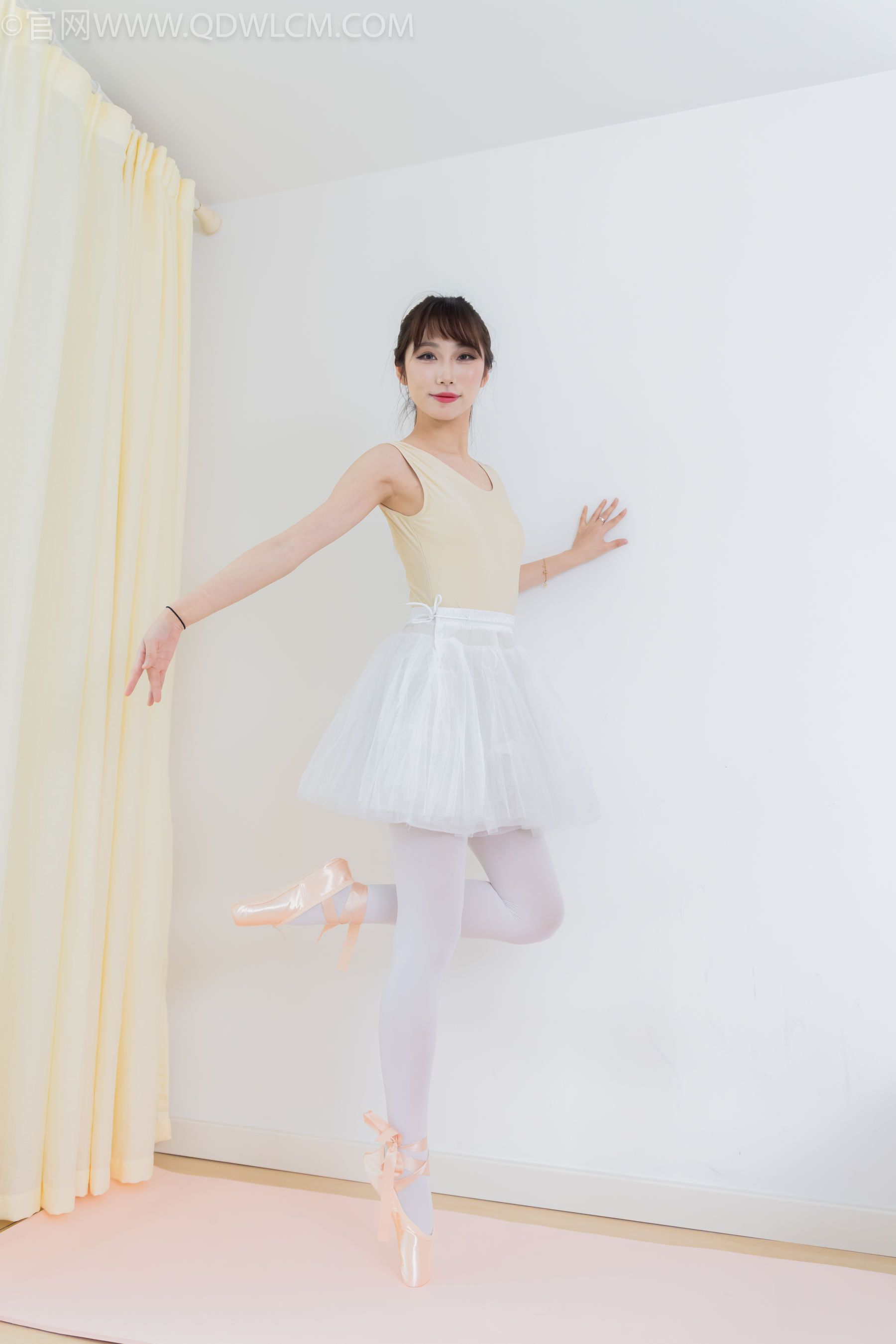 物恋传媒 No.2307 泡泡 - 芭蕾鞋、厚白丝、芭蕾动作、皮筋绑脚剧情/(166P)